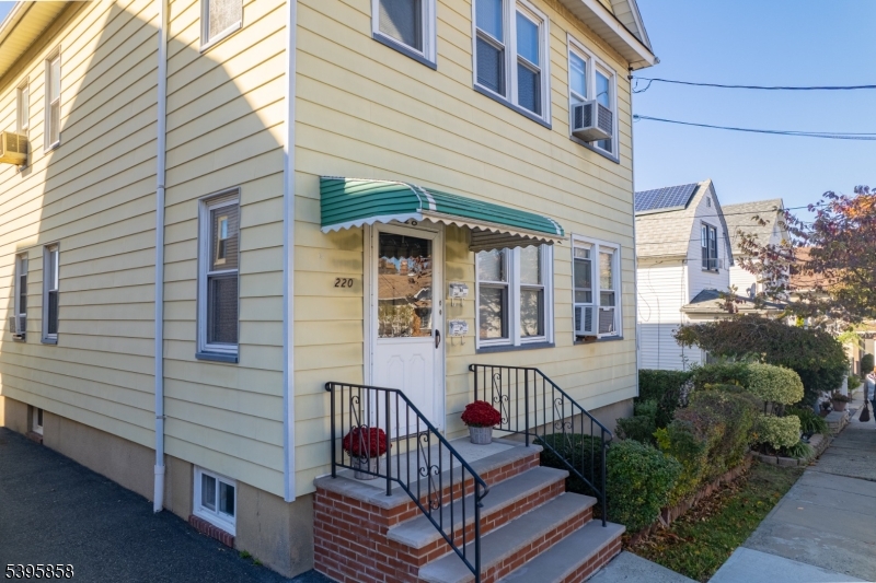 Hillside Twp., New Jersey, 07205, United States, 4 Bedrooms Bedrooms, ,2 BathroomsBathrooms,Residential,For Sale,1989487