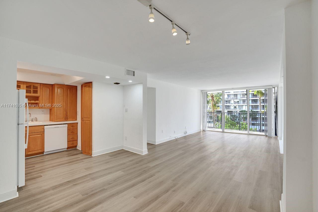 Miami, Florida, 33131, United States, 2 Bedrooms Bedrooms, ,2 BathroomsBathrooms,Residential,For Sale,1705612