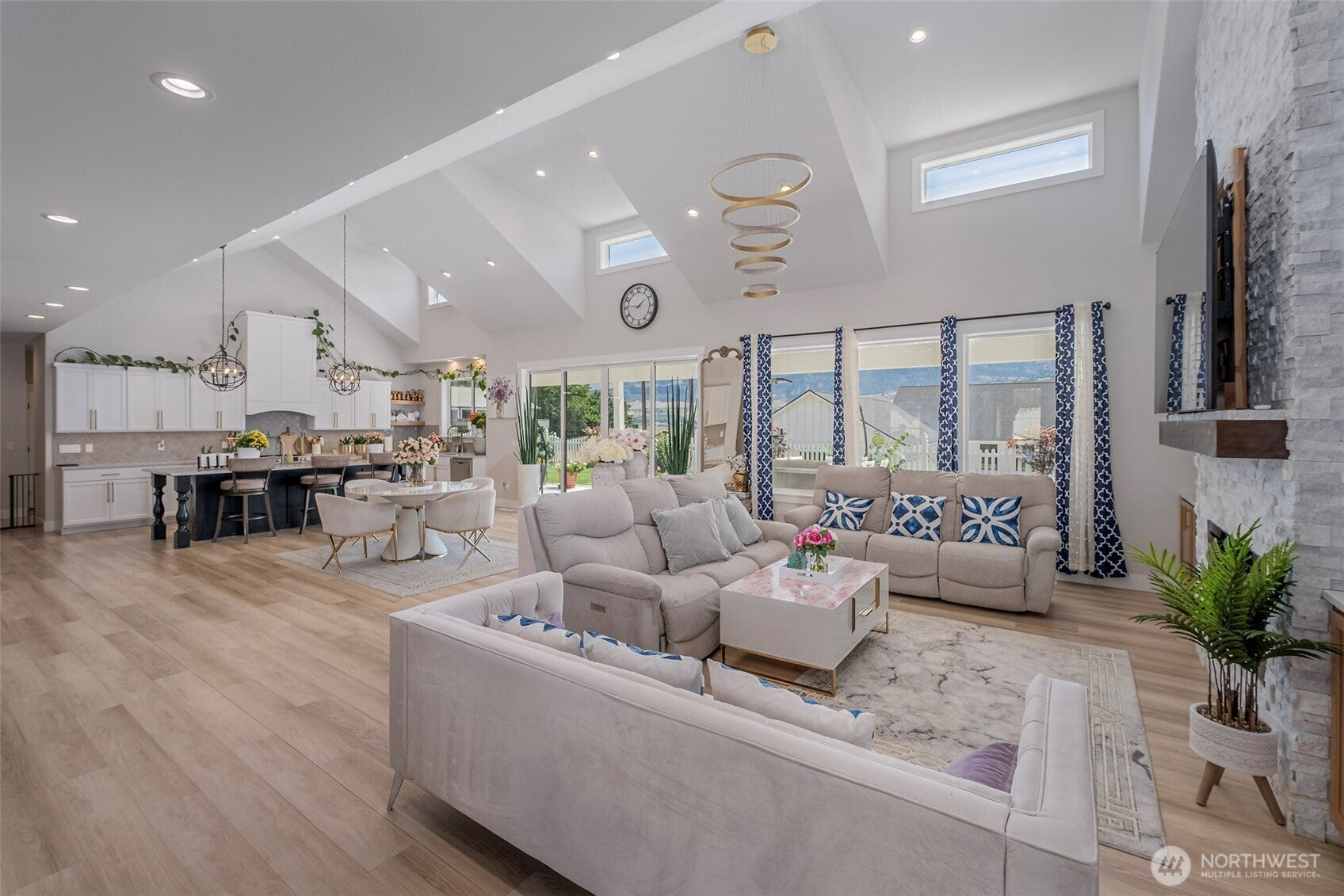 East Wenatchee, Washington, 98802, United States, 3 Bedrooms Bedrooms, ,3 BathroomsBathrooms,Residential,For Sale,2001859