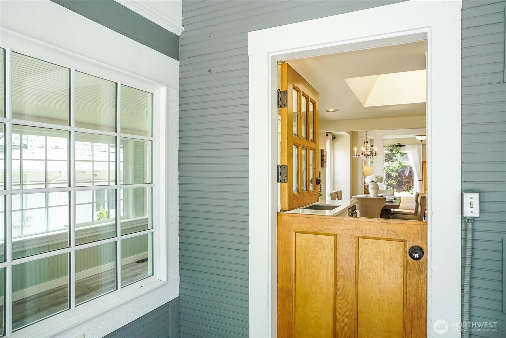 SEATTLE, Washington, 98103, United States, 4 Bedrooms Bedrooms, ,2 BathroomsBathrooms,Residential,For Sale,1874461