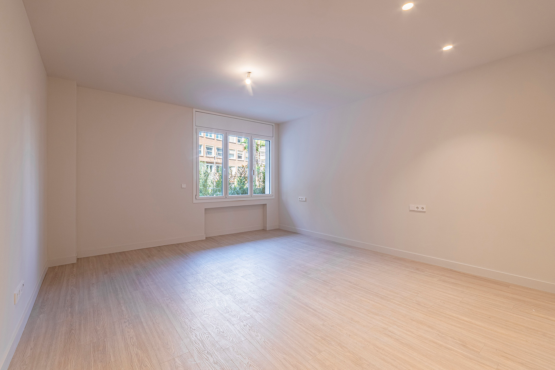  Fantastic renovated flat with large garden at the living room level - 物件實景