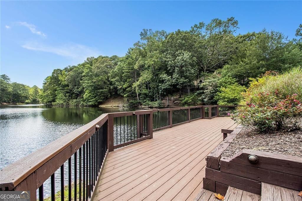 Roswell, Georgia, 30075, United States, 6 Bedrooms Bedrooms, ,4 BathroomsBathrooms,Residential,For Sale,1910371