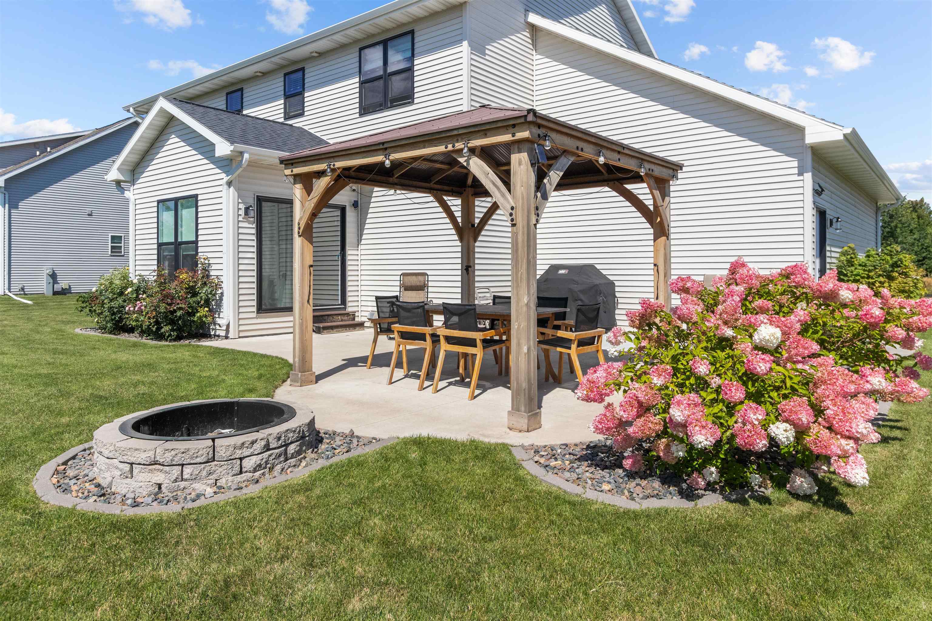 Appleton, Wisconsin, 54915, United States, 4 Bedrooms Bedrooms, ,4 BathroomsBathrooms,Residential,For Sale,1942939