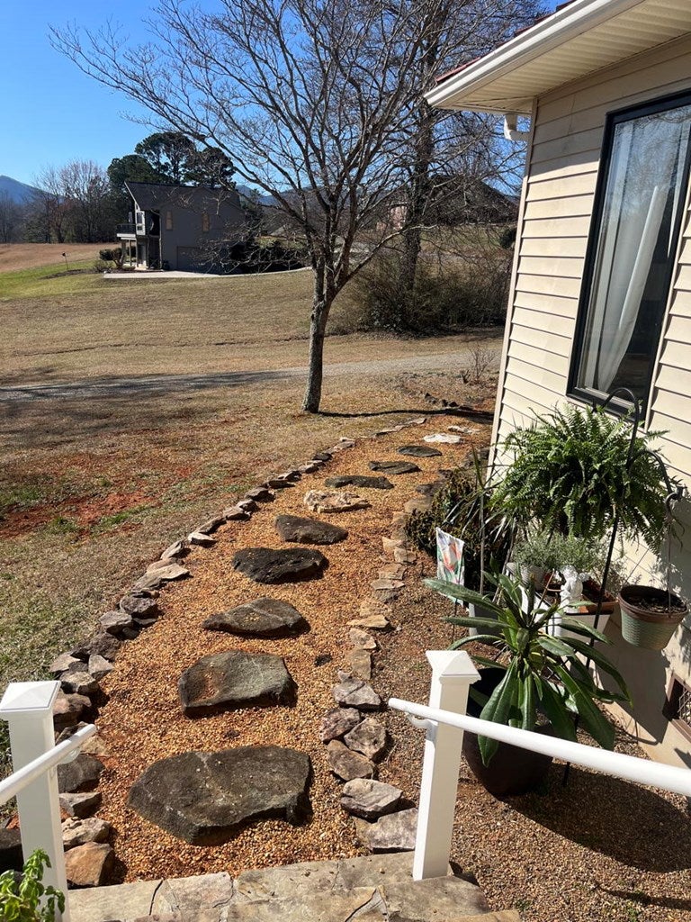 Hiawassee, Georgia, 30546, United States, 3 Bedrooms Bedrooms, ,2 BathroomsBathrooms,Residential,For Sale,1761717