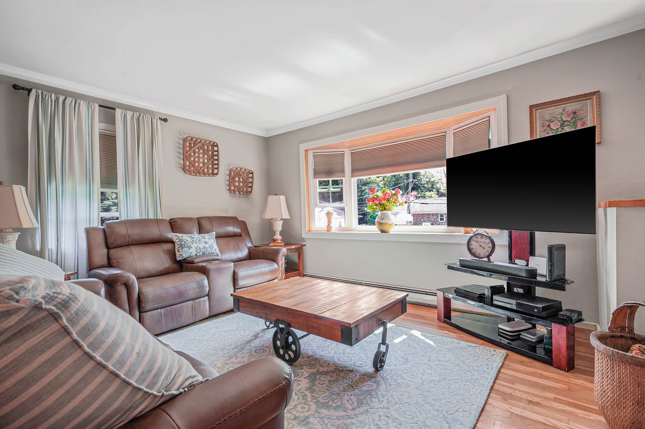 Wading River, New York, 11792, United States, 5 Bedrooms Bedrooms, ,2 BathroomsBathrooms,Residential,For Sale,1943116