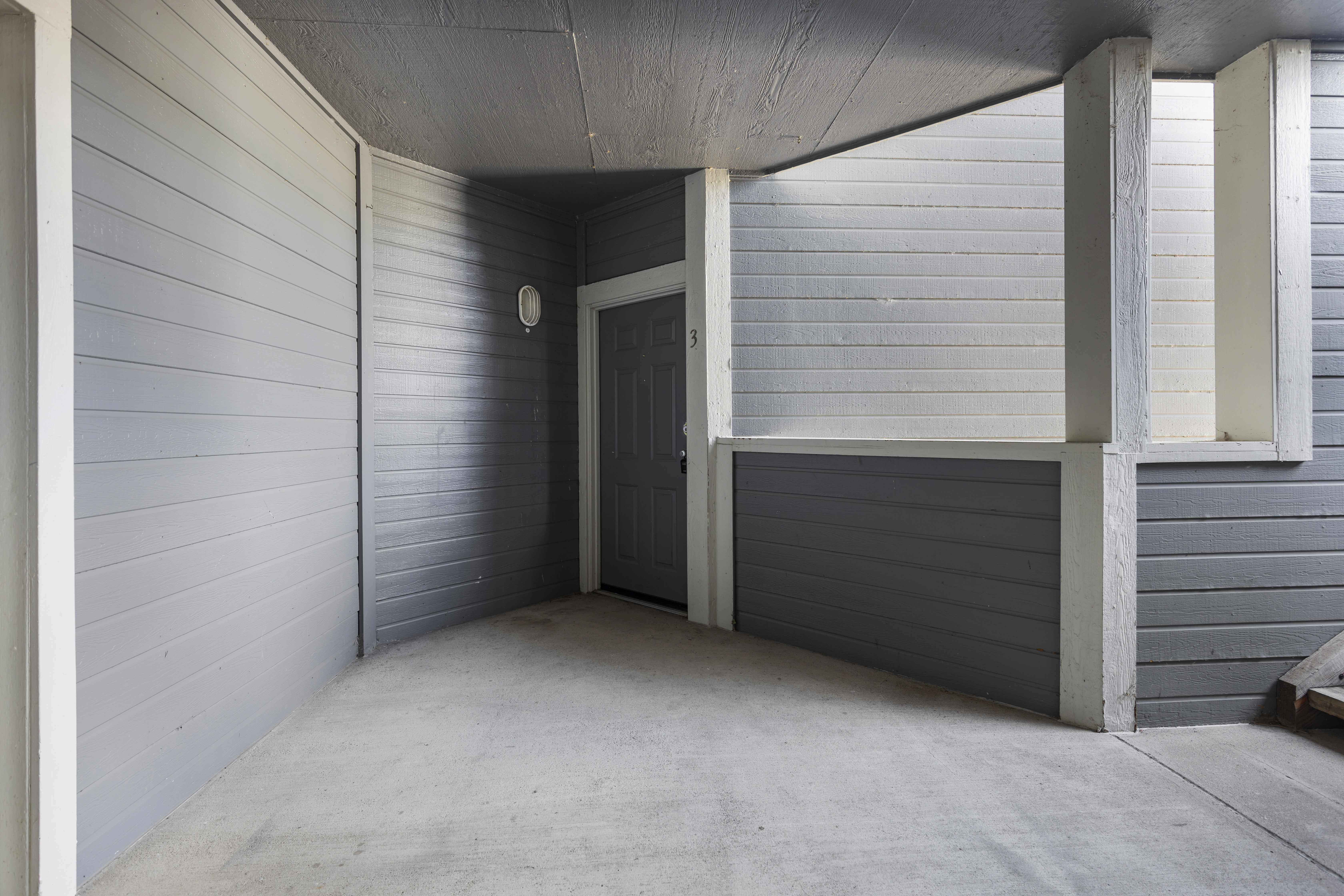  Expansive water views and a light-filled interior create a truly unique setting - 物件實景