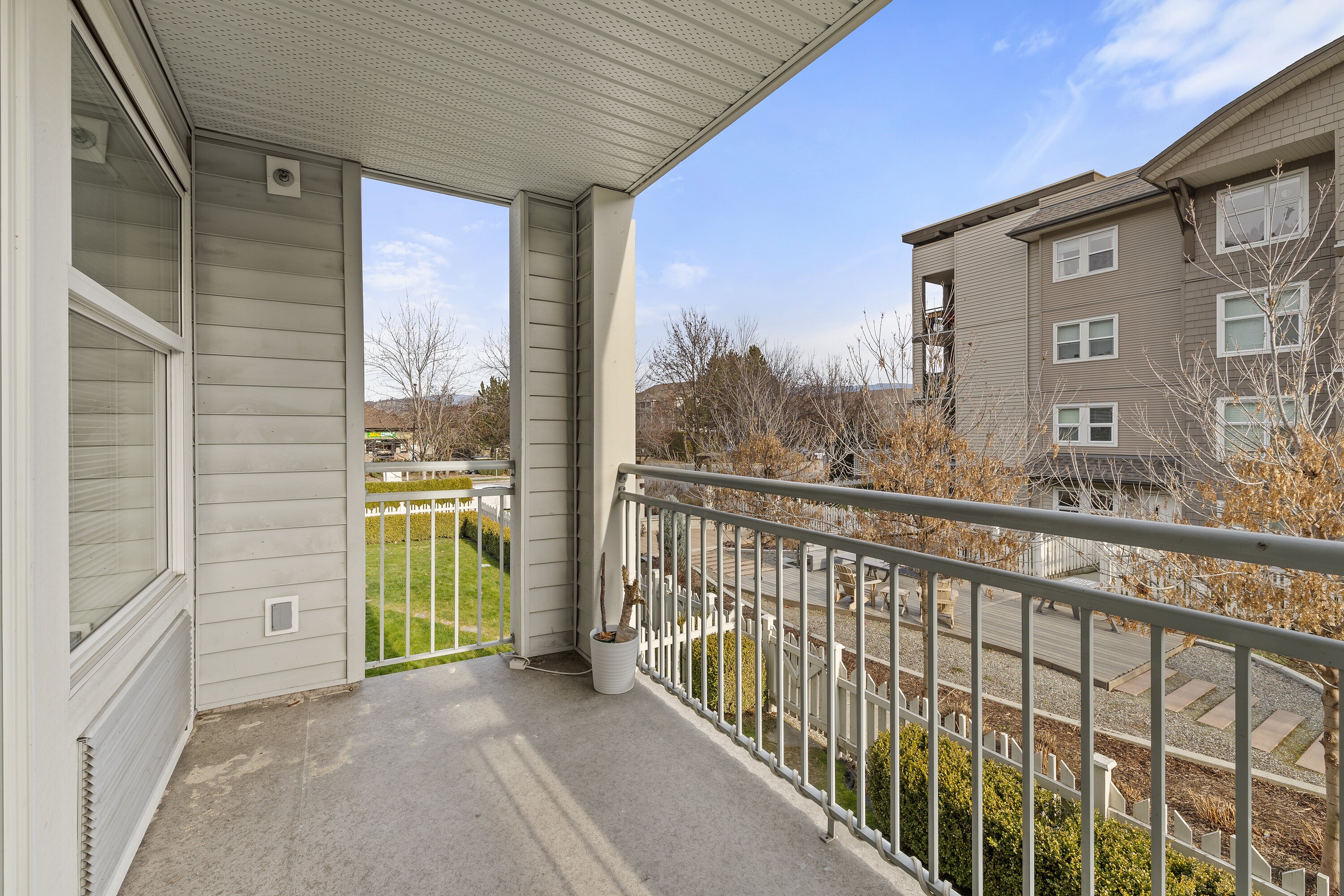  Two Bedroom + Den Apartment - 物件實景