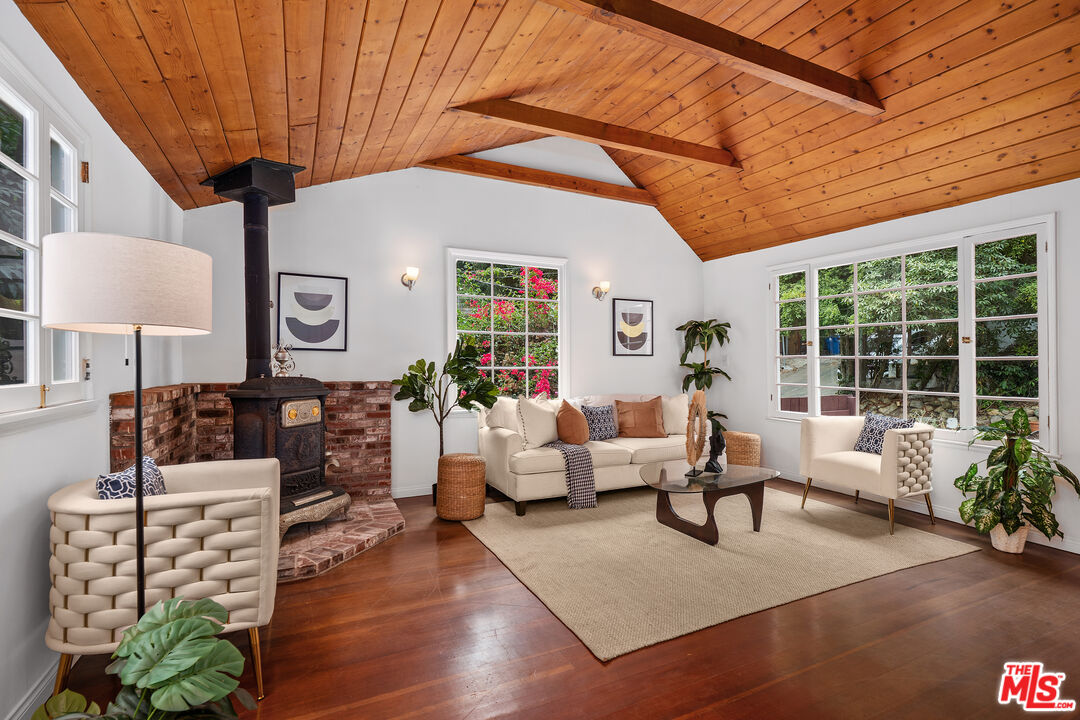 Los Angeles, California, 90077, United States, 2 Bedrooms Bedrooms, ,1 BathroomBathrooms,Residential,For Sale,1938648