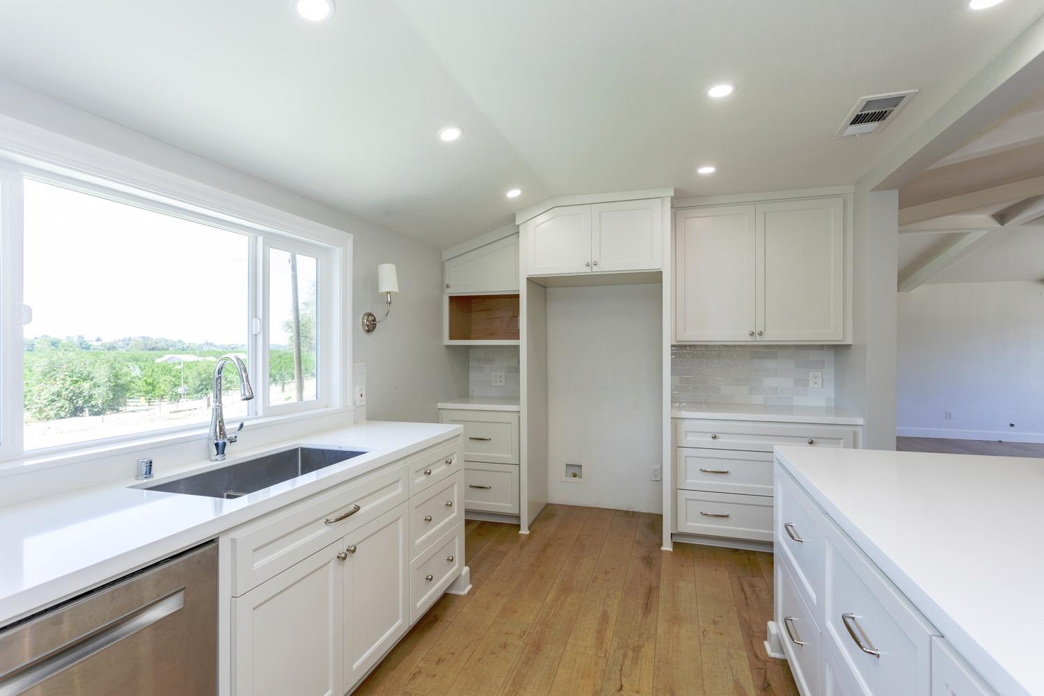 Oakdale, California, 95361, United States, 3 Bedrooms Bedrooms, ,2 BathroomsBathrooms,Residential,For Sale,1982799