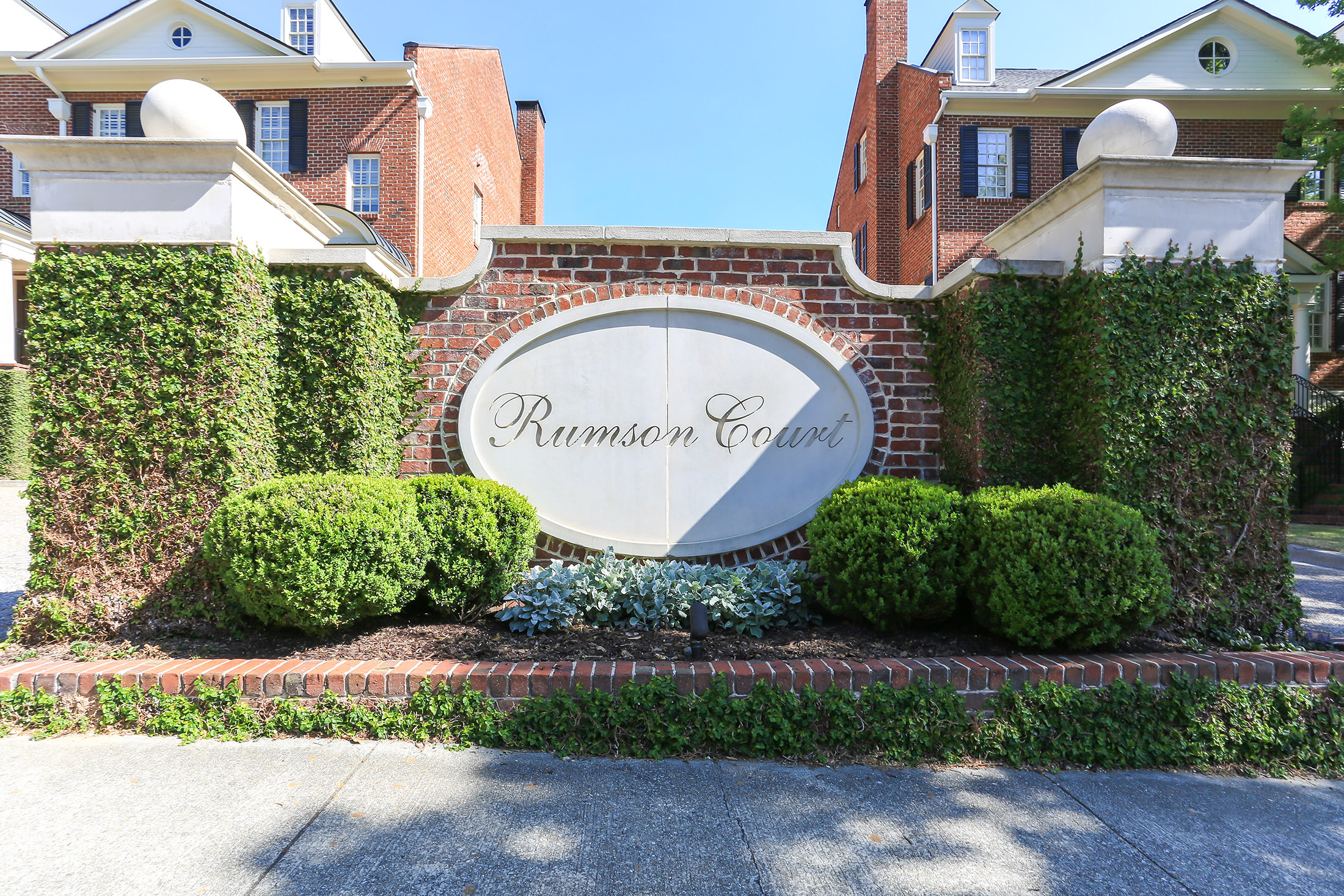  Exceptional Garden Hills Townhome Combines Luxury, Location and Lifestyle - 物件實景