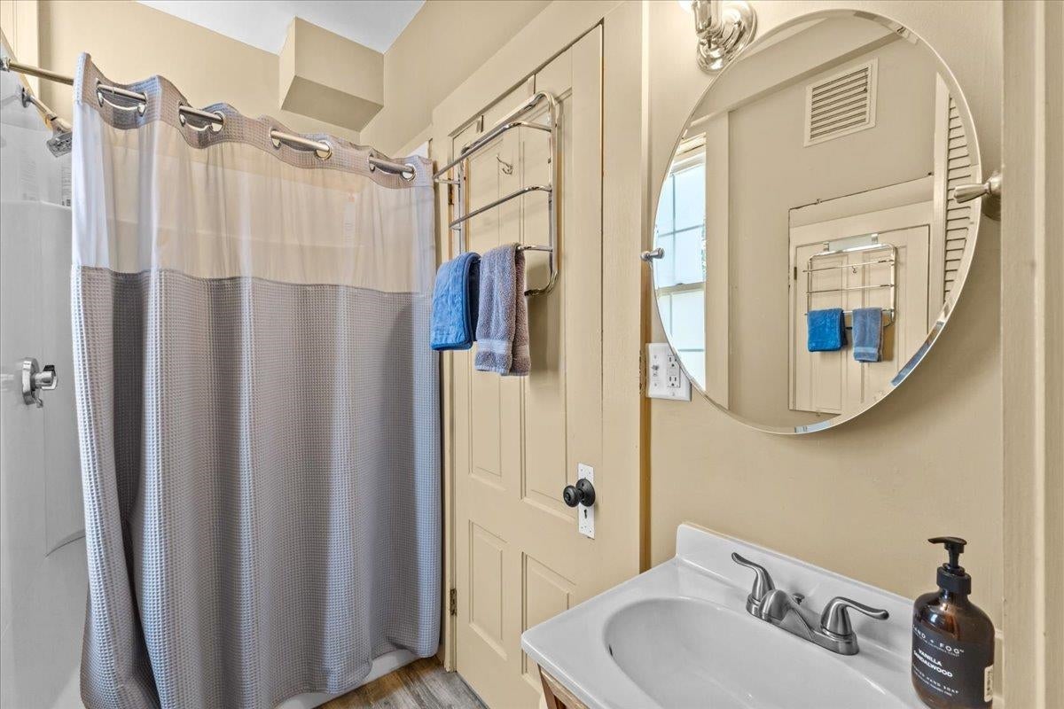 Stowe, Vermont, 05672, United States, 2 Bedrooms Bedrooms, ,2 BathroomsBathrooms,Residential,For Sale,2003002