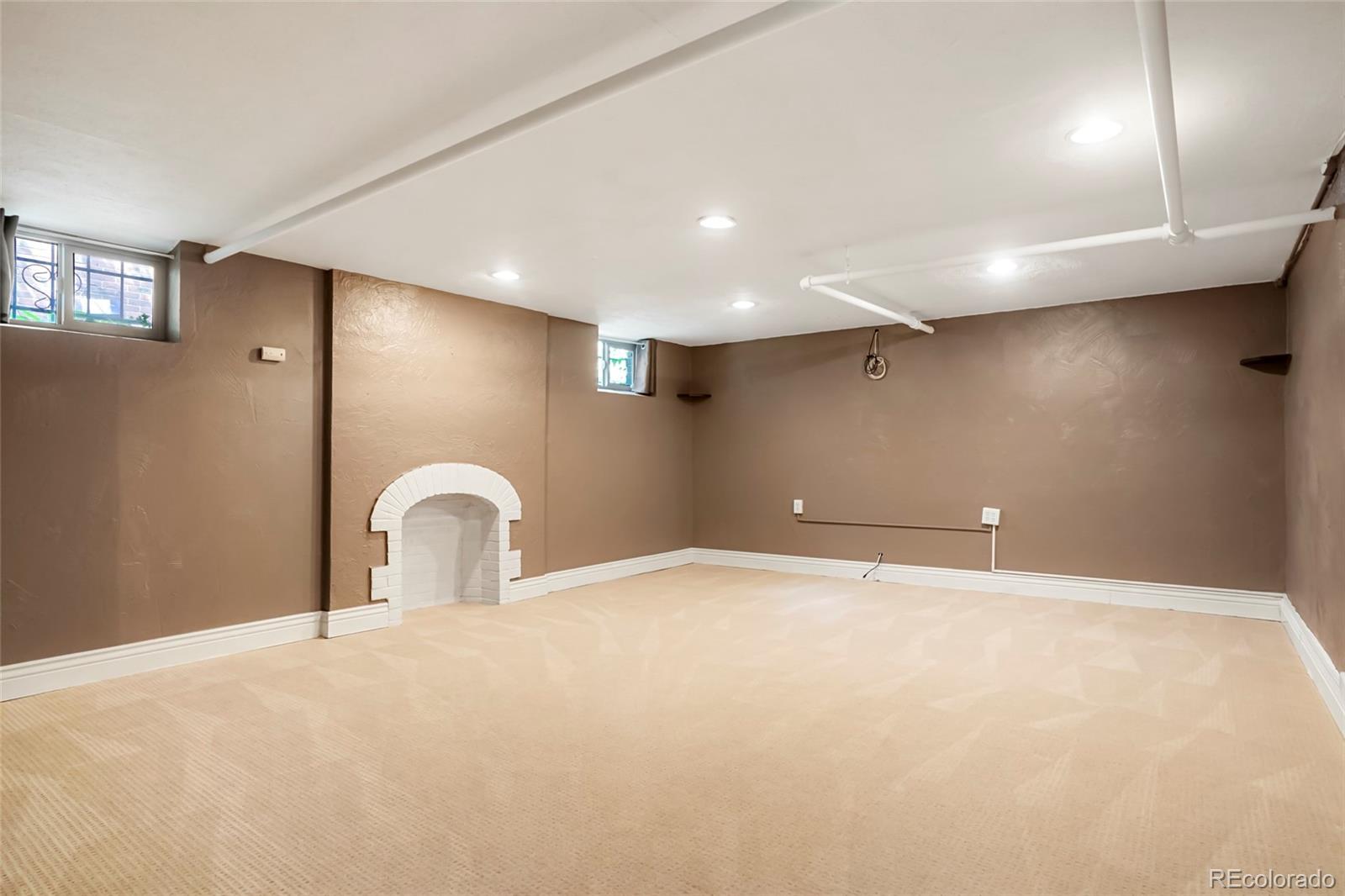 Denver, Colorado, 80207, United States, 3 Bedrooms Bedrooms, ,1 BathroomBathrooms,Residential,For Sale,1982969