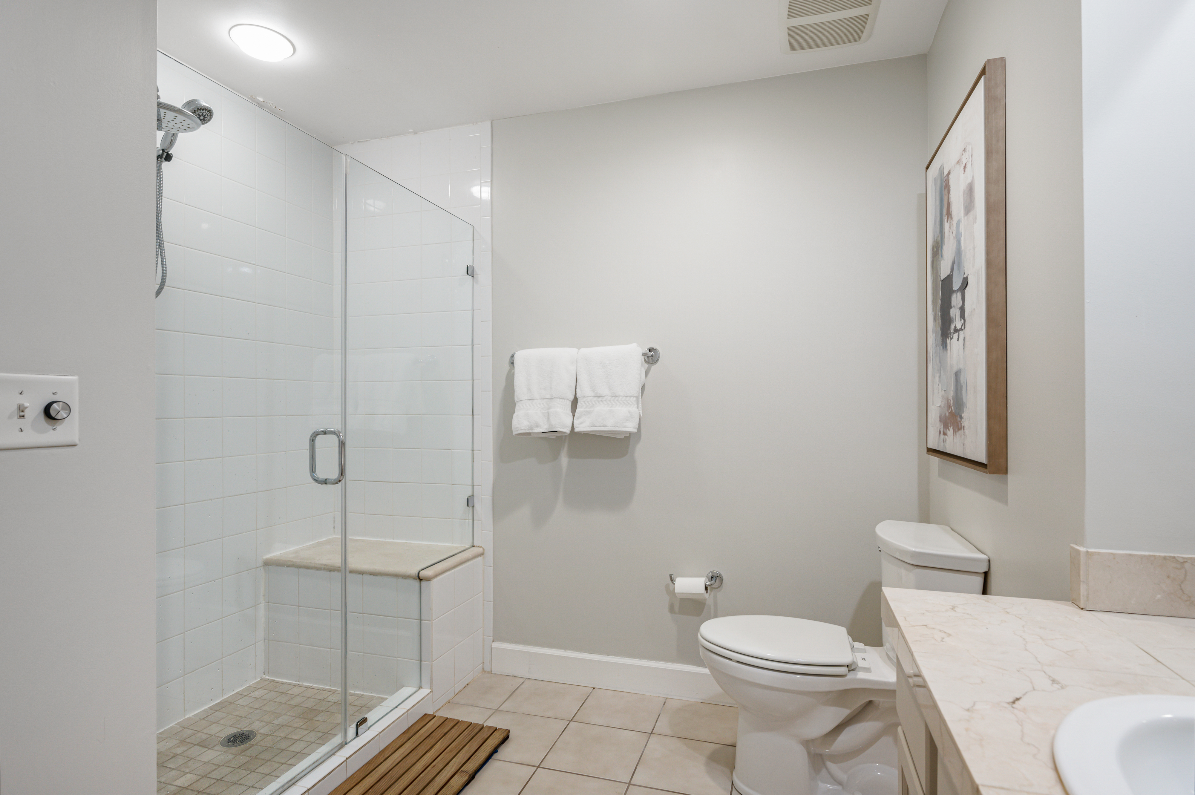  Spacious 1-Bedroom Main Floor Condo in a Prime Location - 物件實景