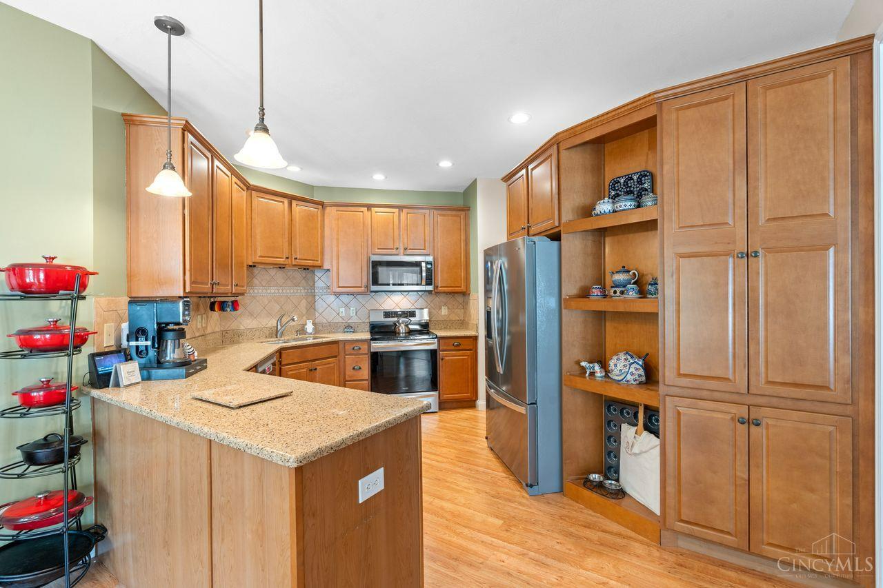 Hamilton Twp, Ohio, 45039, United States, 5 Bedrooms Bedrooms, ,4 BathroomsBathrooms,Residential,For Sale,1989607