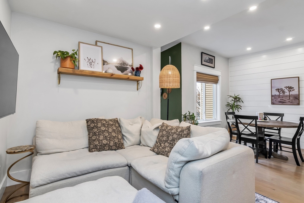 Boston, Massachusetts, 02128, United States, 2 Bedrooms Bedrooms, ,2 BathroomsBathrooms,Residential,For Sale,2008119