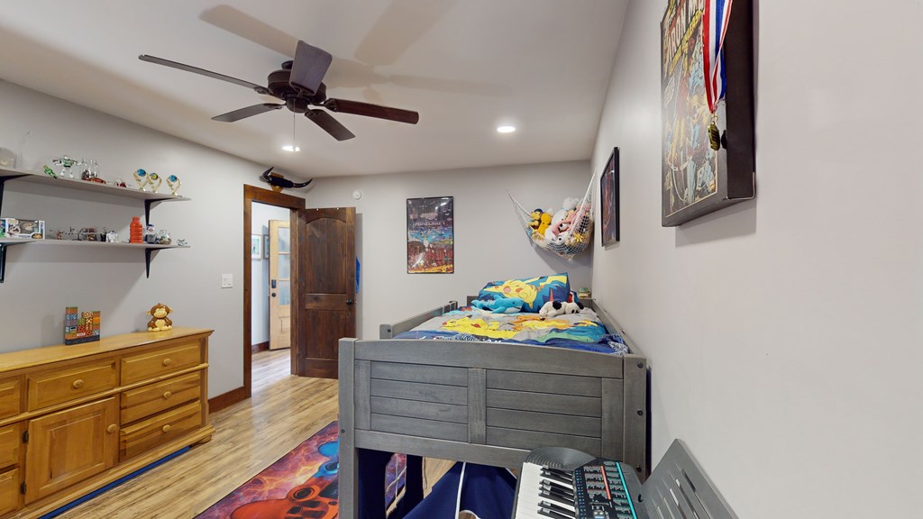 Ellijay, Georgia, 30536, United States, 5 Bedrooms Bedrooms, ,3 BathroomsBathrooms,Residential,For Sale,1982732