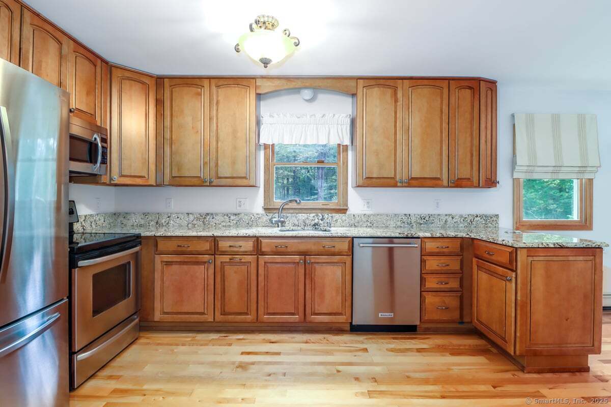 New Milford, Connecticut, 06776, United States, 3 Bedrooms Bedrooms, ,3 BathroomsBathrooms,Residential,For Sale,1958053