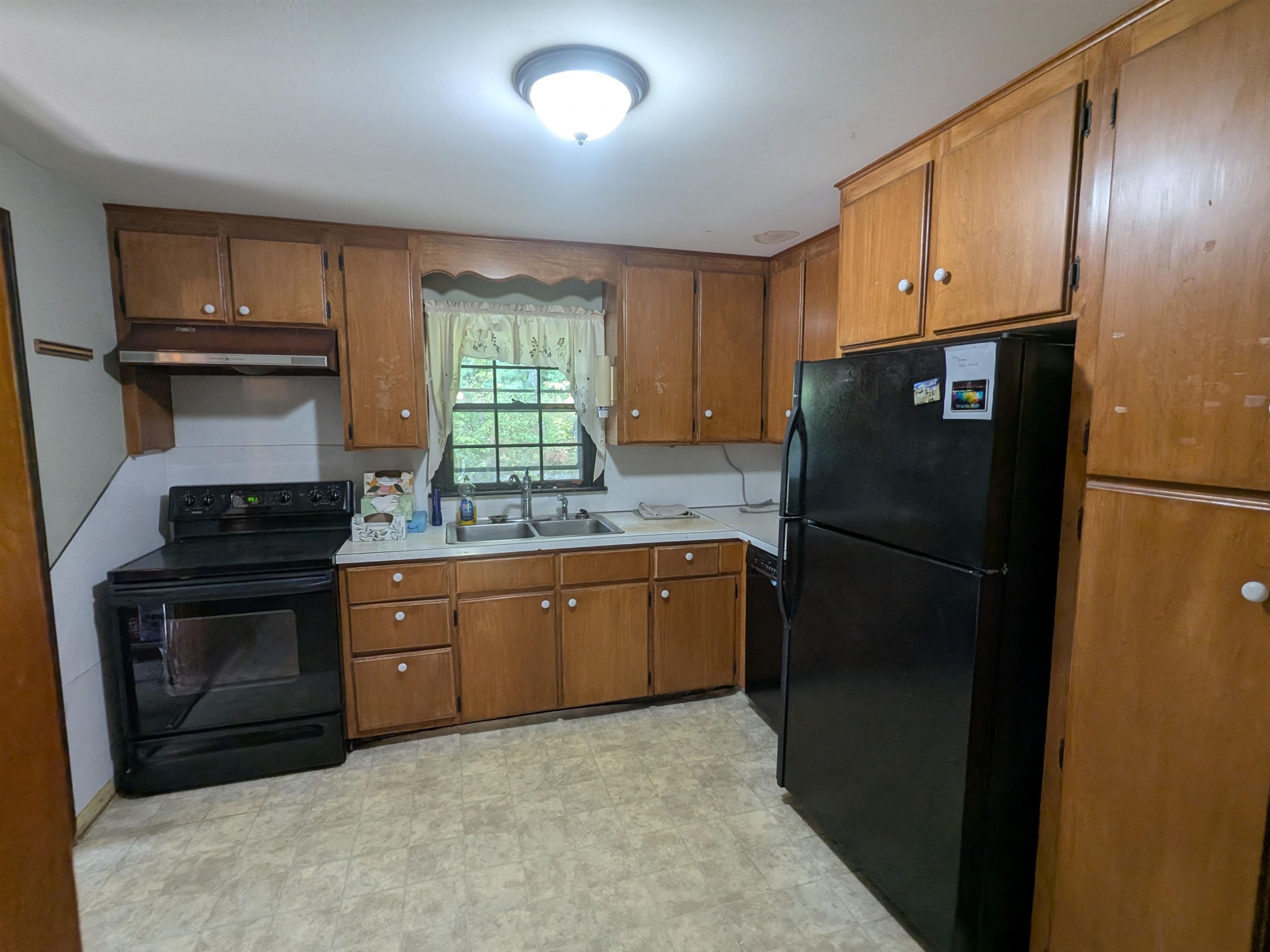 Hollis, New Hampshire, 03049, United States, 3 Bedrooms Bedrooms, ,2 BathroomsBathrooms,Residential,For Sale,1934424