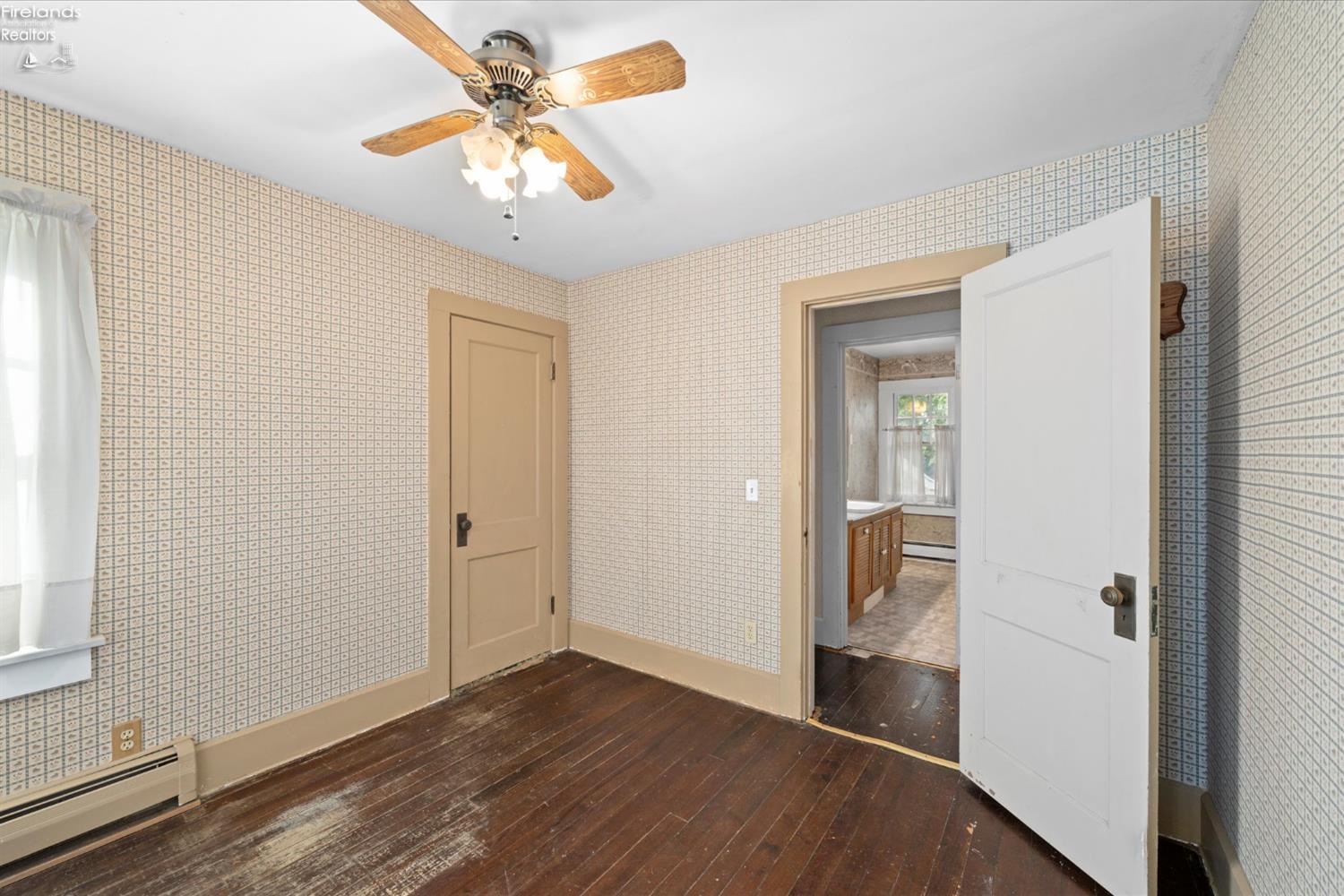 Port Clinton, Ohio, 43452, United States, 3 Bedrooms Bedrooms, ,3 BathroomsBathrooms,Residential,For Sale,1983148