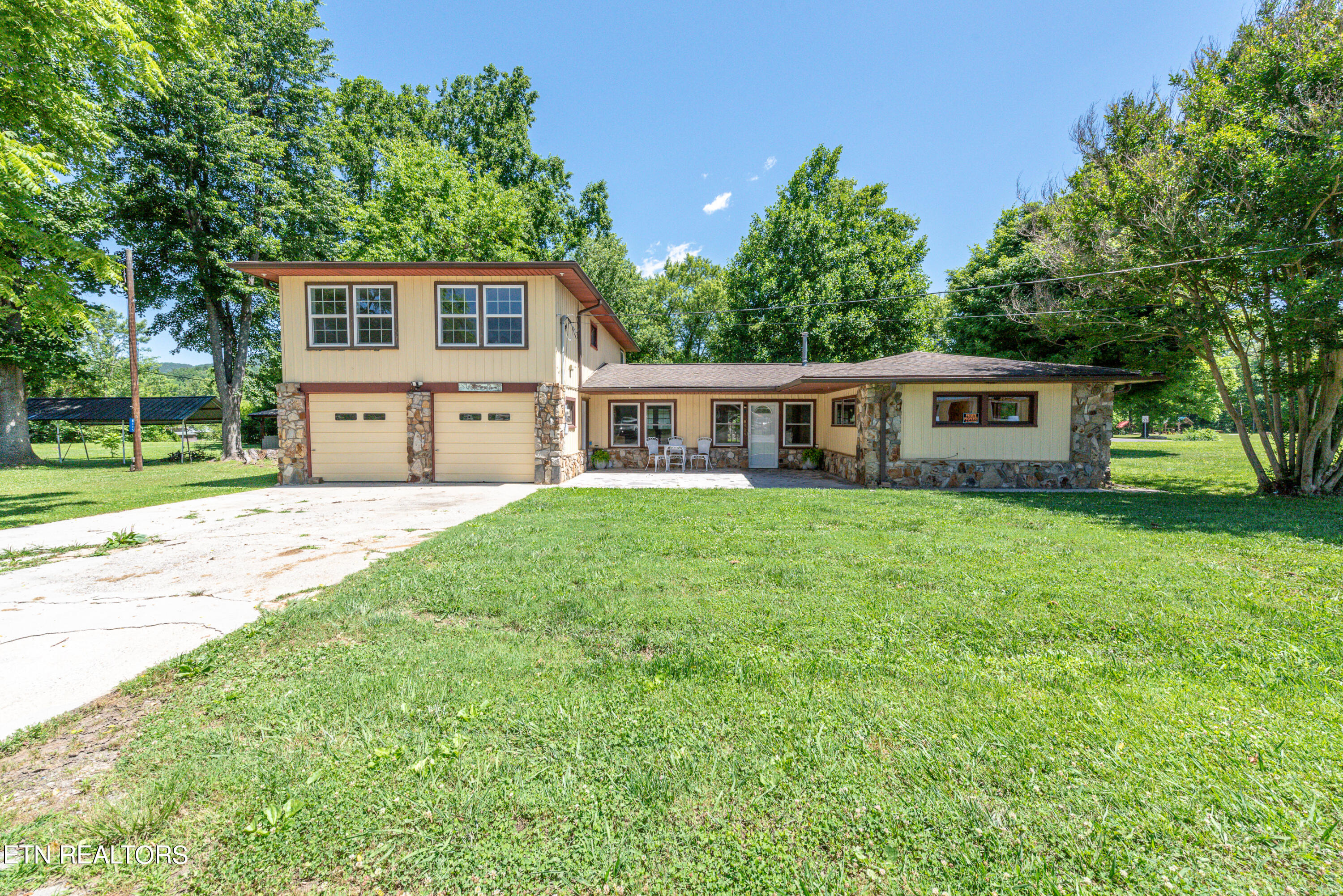 Townsend, Tennessee, 37882, United States, 3 Bedrooms Bedrooms, ,2 BathroomsBathrooms,Residential,For Sale,1984041