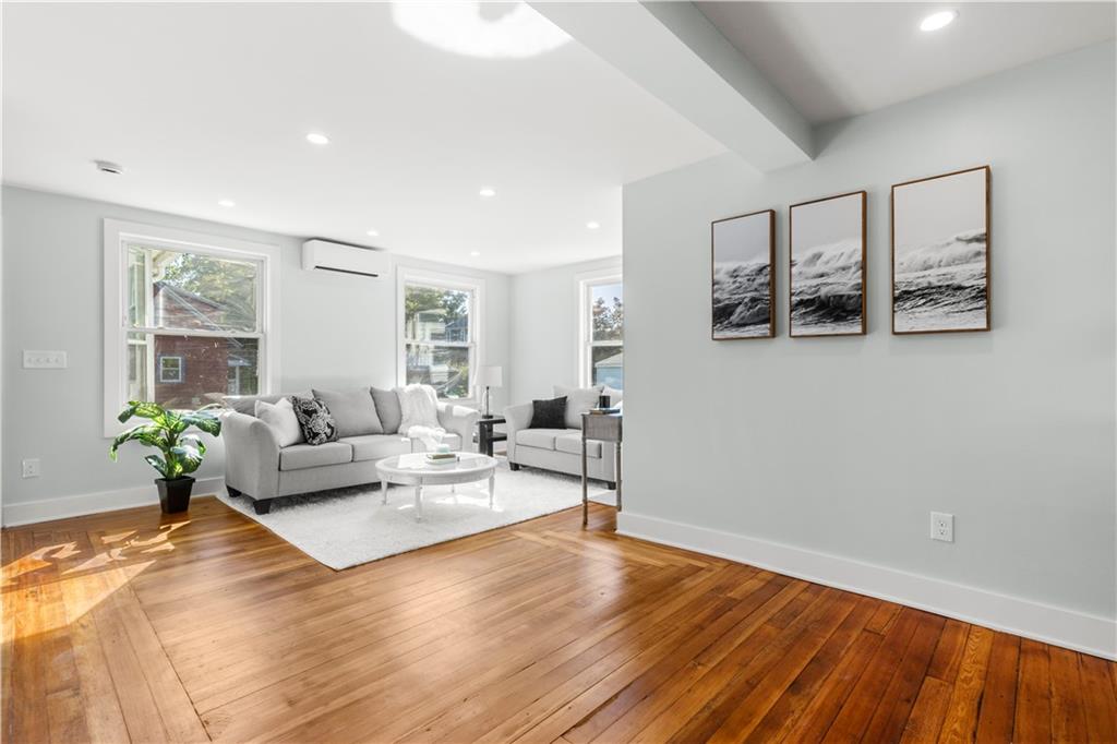 Warwick, Rhode Island, 02888, United States, 3 Bedrooms Bedrooms, ,3 BathroomsBathrooms,Residential,For Sale,2005578