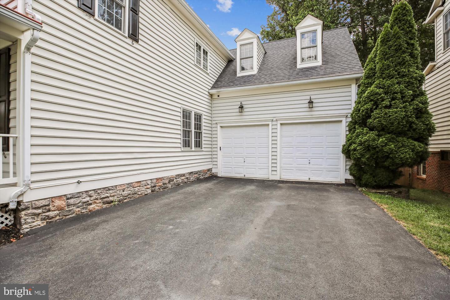 Gaithersburg, Maryland, 20878, United States, 5 Bedrooms Bedrooms, ,5 BathroomsBathrooms,Residential,For Sale,1907649
