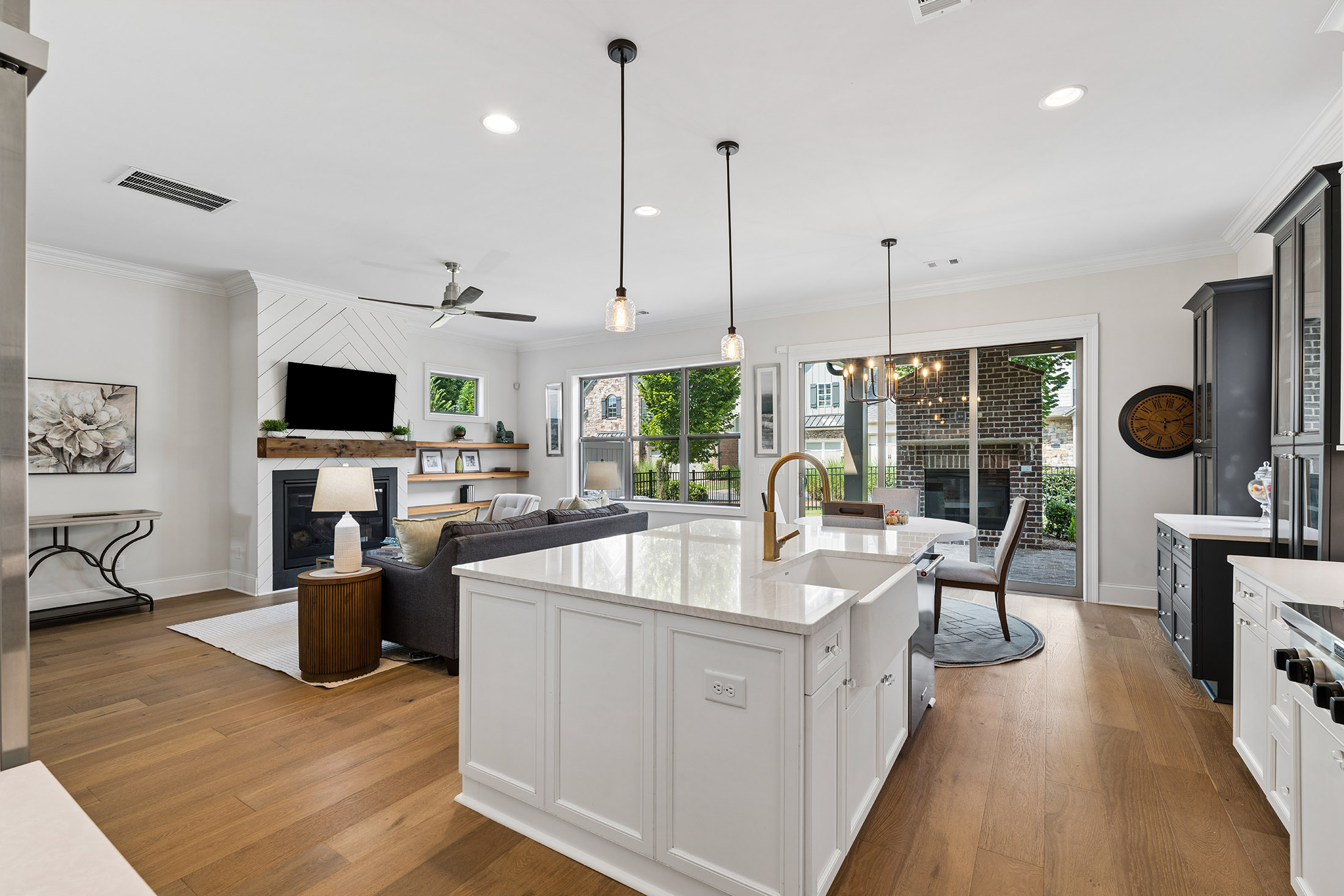  Upgraded Townhome Offers Low Maintenance Living - 物件實景