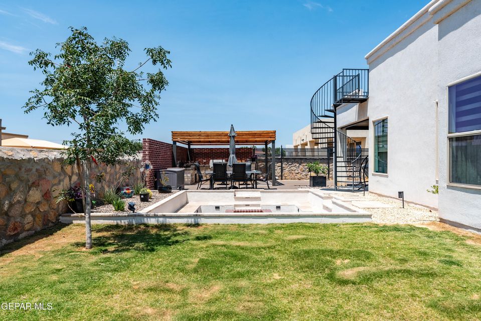 El Paso, Texas, 79932, United States, 5 Bedrooms Bedrooms, ,2 BathroomsBathrooms,Residential,For Sale,1915339