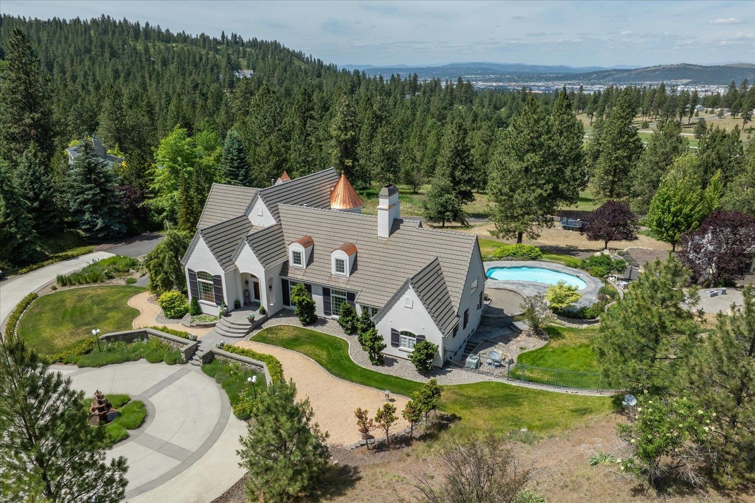 Spokane, Washington, 99212, United States, 4 Bedrooms Bedrooms, ,6 BathroomsBathrooms,Residential,For Sale,1978183