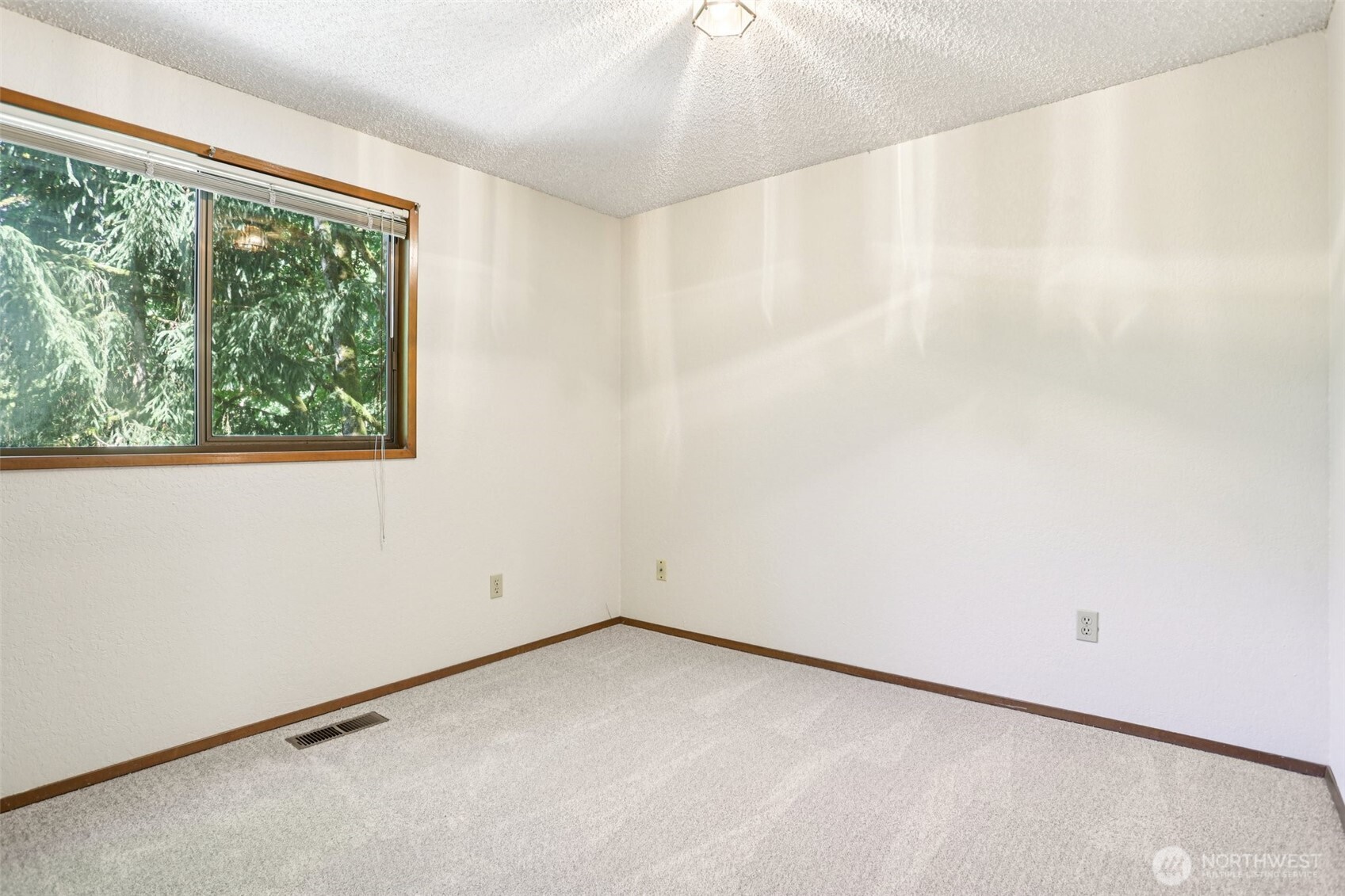 Lake Forest Park, Washington, 98155, United States, 4 Bedrooms Bedrooms, ,2 BathroomsBathrooms,Residential,For Sale,1936982