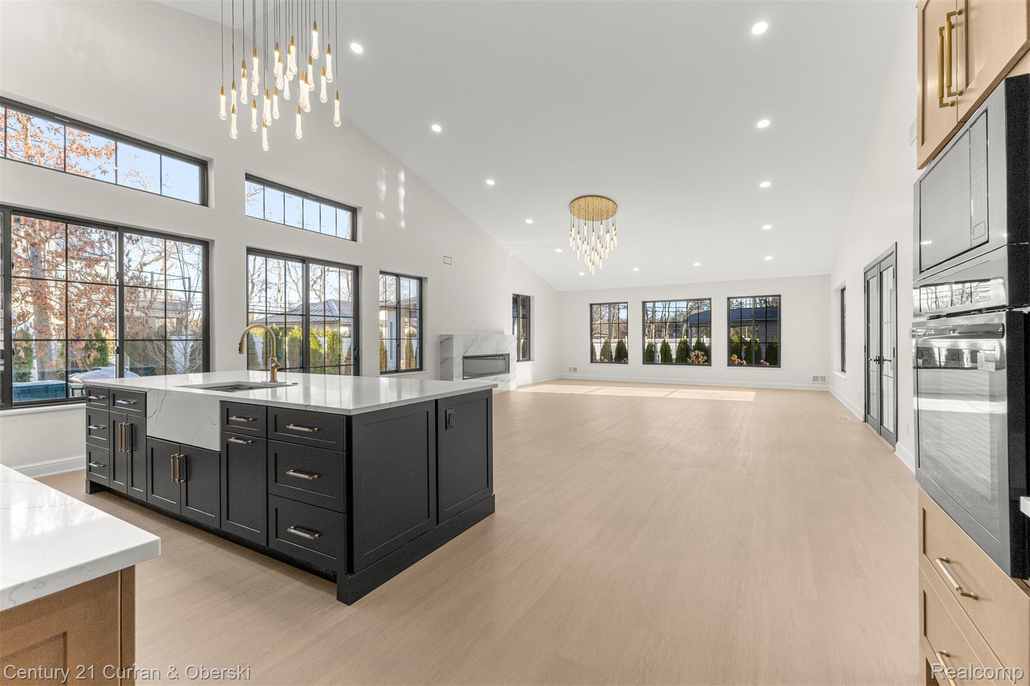 Dearborn, Michigan, 48128, United States, 5 Bedrooms Bedrooms, ,5 BathroomsBathrooms,Residential,For Sale,2030794