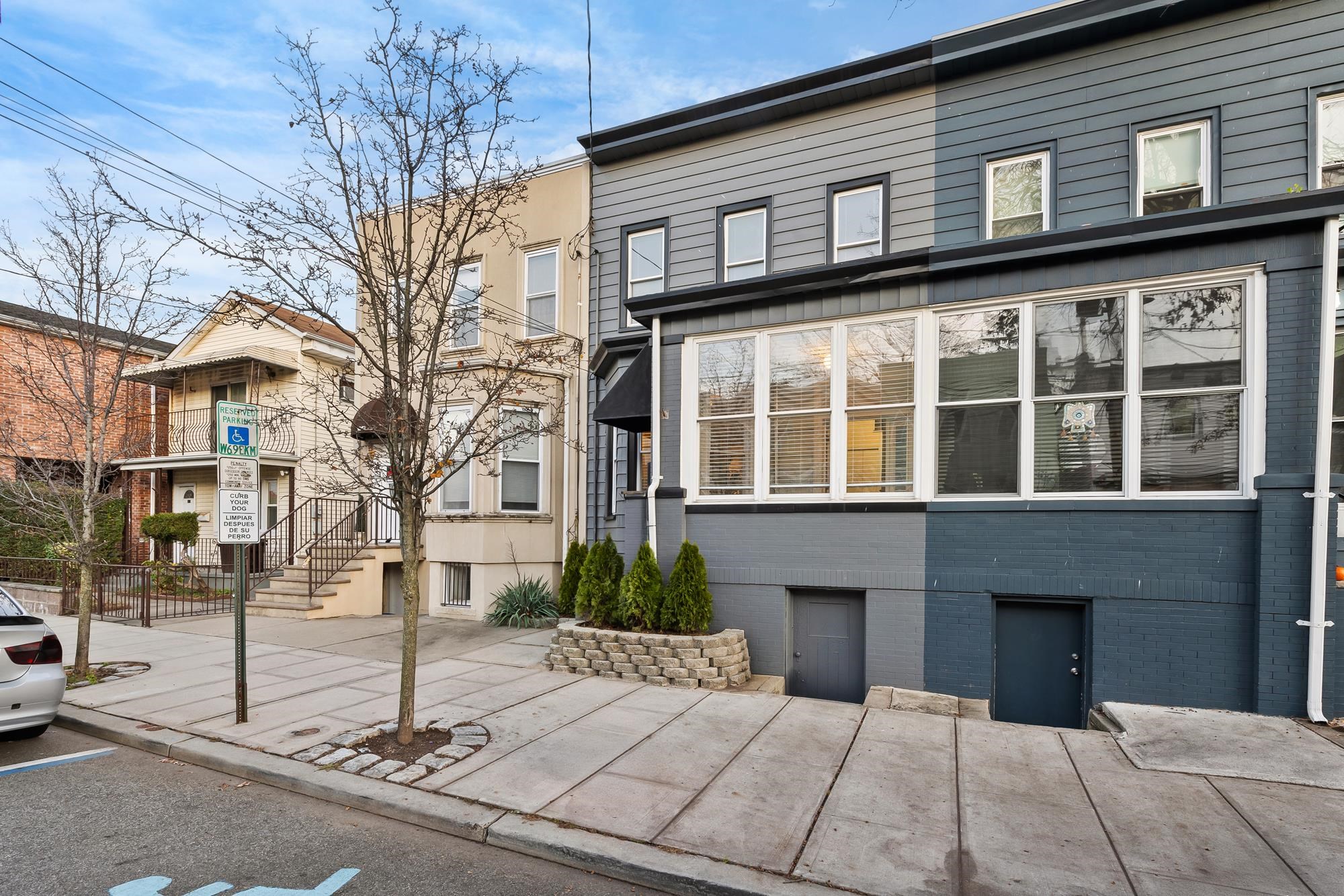 Union City, New Jersey, 07087, United States, 3 Bedrooms Bedrooms, ,2 BathroomsBathrooms,Residential,For Sale,2002067