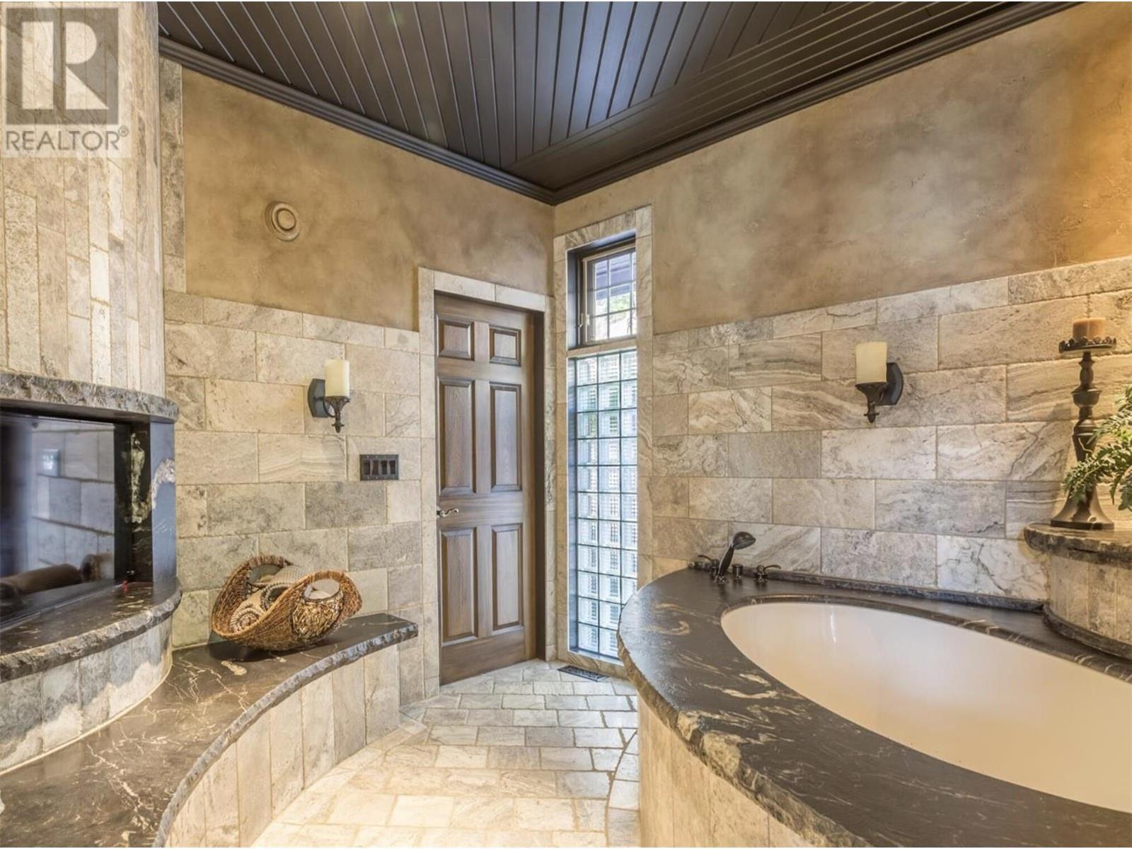 COLDSTREAM, British Columbia, V1B 2E1, CA, 10 Bedrooms Bedrooms, ,8 BathroomsBathrooms,Residential,For Sale,1948334