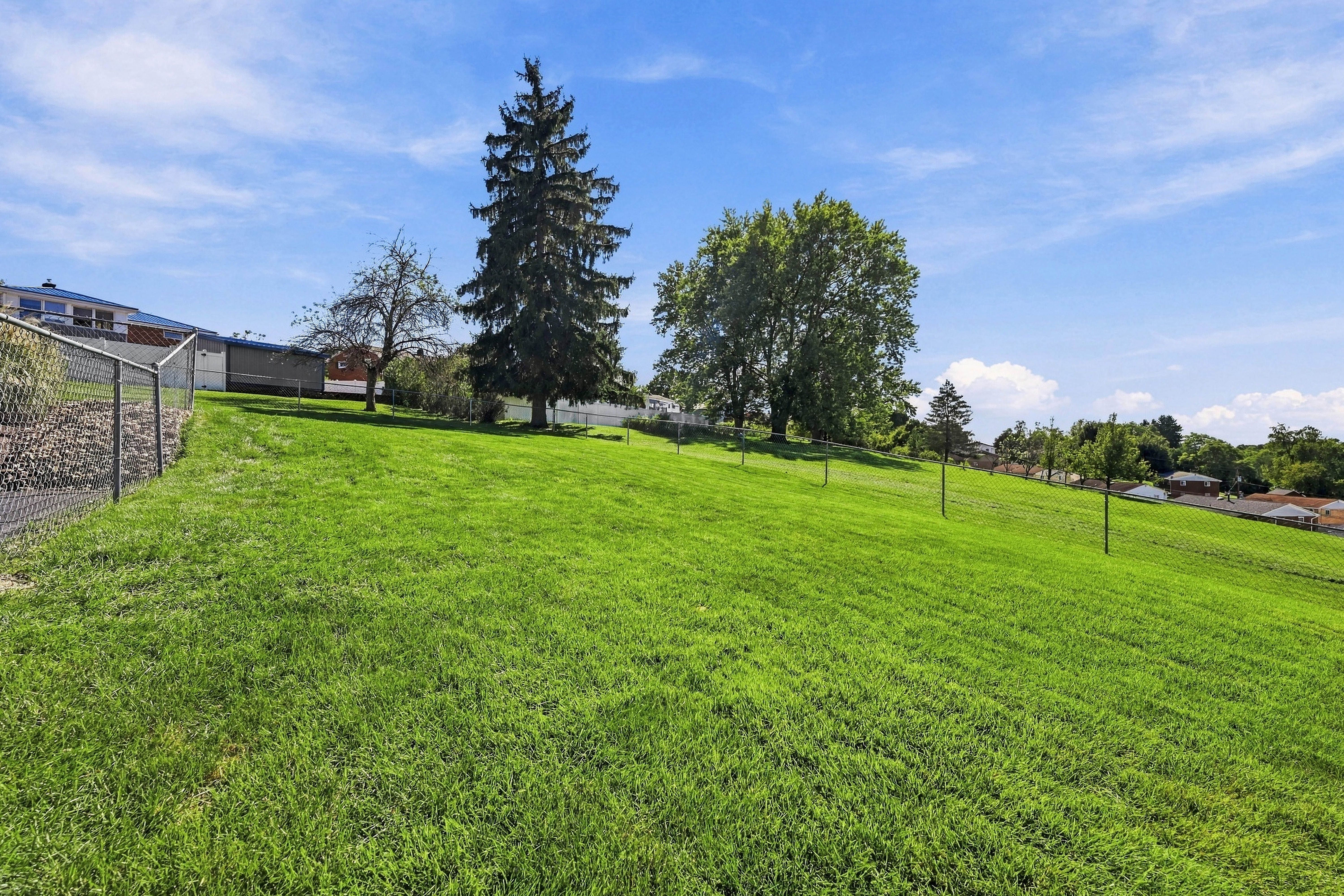  16 South Rolling Hills Avenue, Irwin, PA 15642 - 物件實景