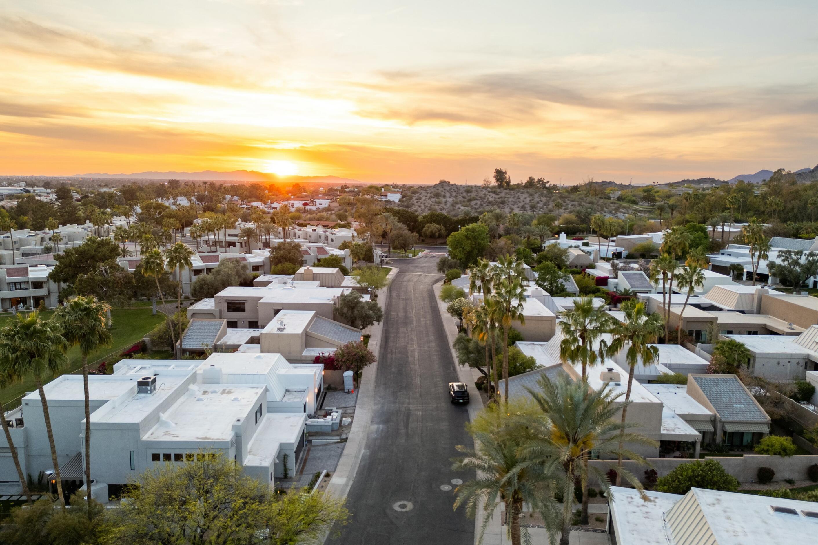  3033 E CLAREMONT AVE  Phoenix, AZ - 物件實景