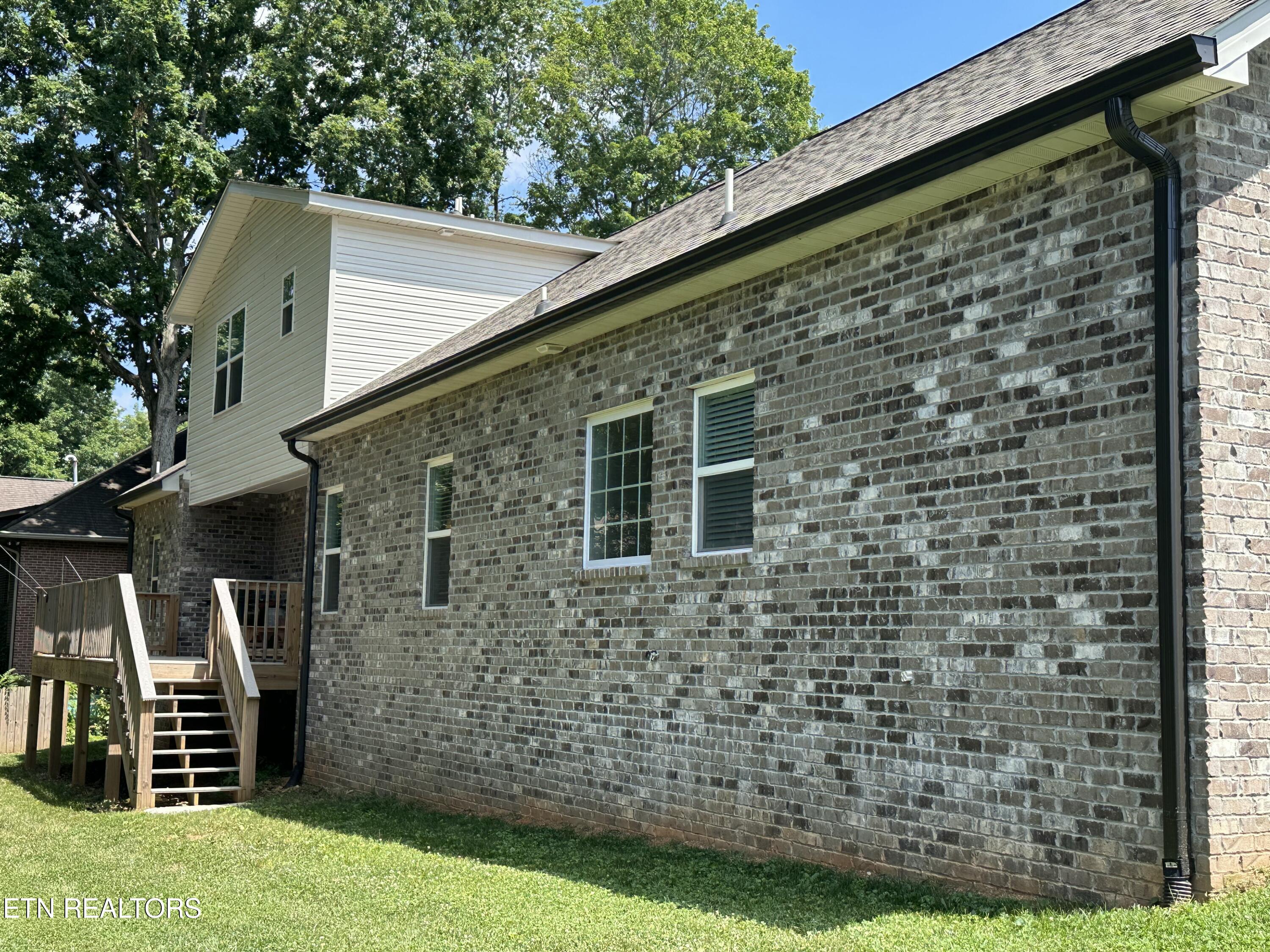Maryville, Tennessee, 37804, United States, 5 Bedrooms Bedrooms, ,3 BathroomsBathrooms,Residential,For Sale,1927835