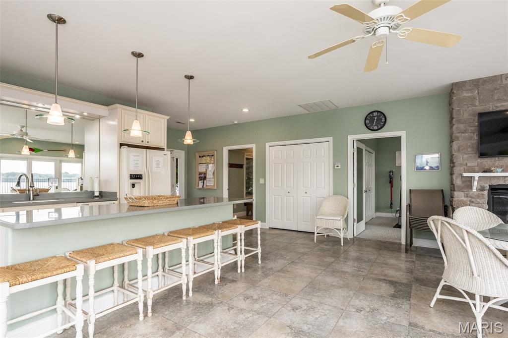 Grafton, Illinois, 62037, United States, 2 Bedrooms Bedrooms, ,2 BathroomsBathrooms,Residential,For Sale,1907573