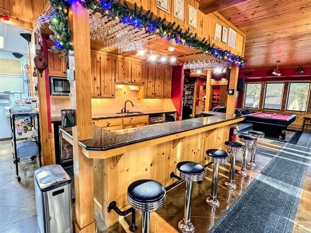 Cookson, Oklahoma, 74427, United States, 8 Bedrooms Bedrooms, ,10 BathroomsBathrooms,Residential,For Sale,1825365
