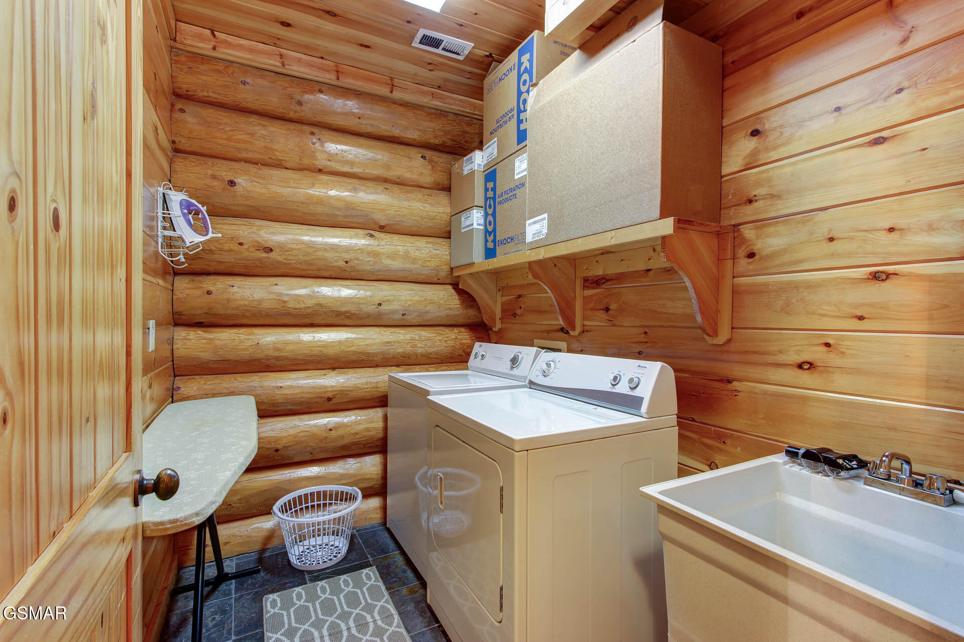 Sevierville, Tennessee, 37876, United States, 3 Bedrooms Bedrooms, ,5 BathroomsBathrooms,Residential,For Sale,1976203