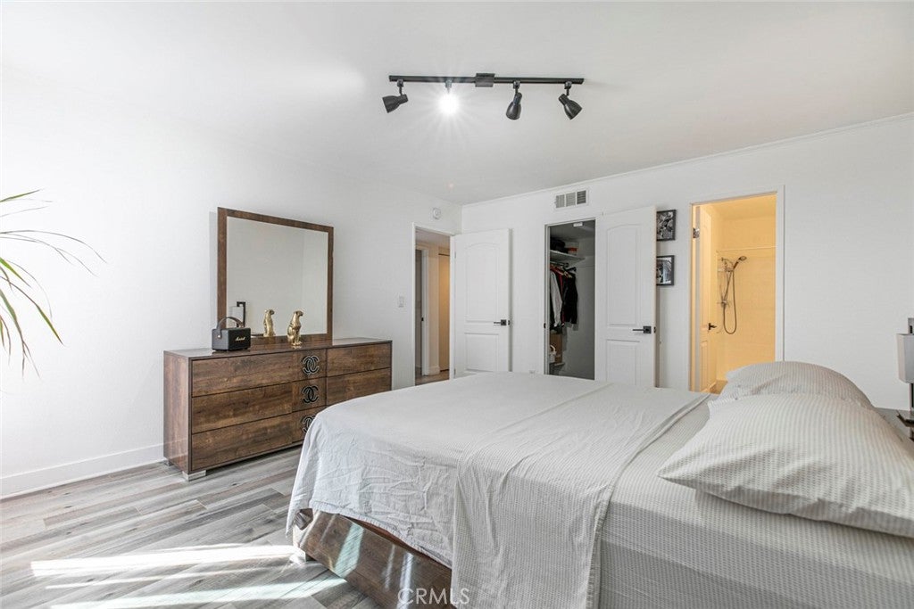 Van Nuys, California, 91411, United States, 2 Bedrooms Bedrooms, ,2 BathroomsBathrooms,Residential,For Sale,1954543