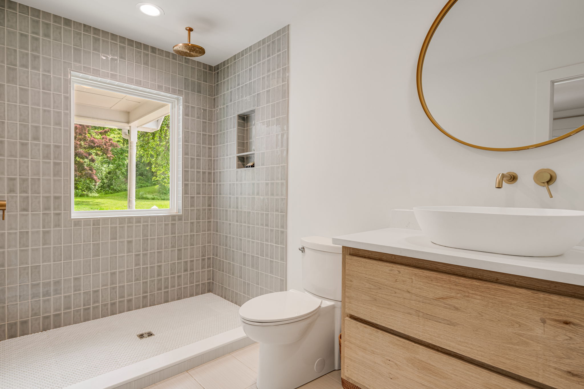Asheville, North Carolina, 28803, United States, 4 Bedrooms Bedrooms, ,4 BathroomsBathrooms,Residential,For Sale,1825860