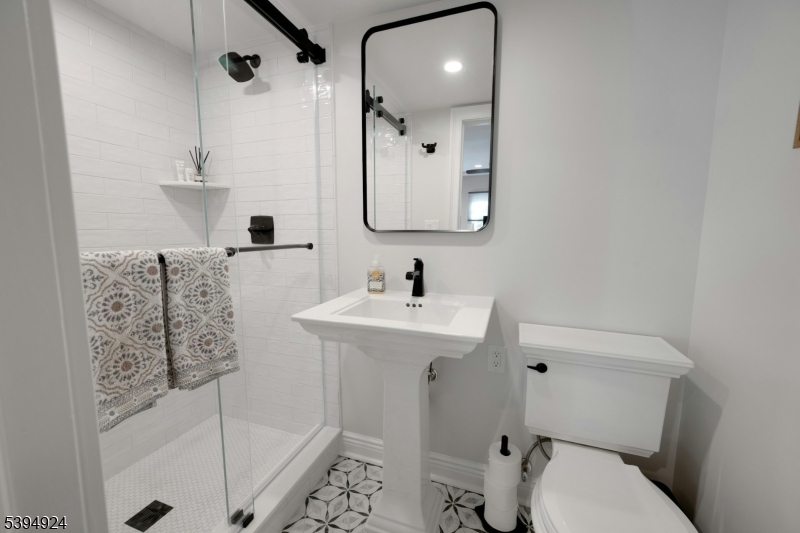 Verona Twp., New Jersey, 07044, United States, 4 Bedrooms Bedrooms, ,3 BathroomsBathrooms,Residential,For Sale,1992064