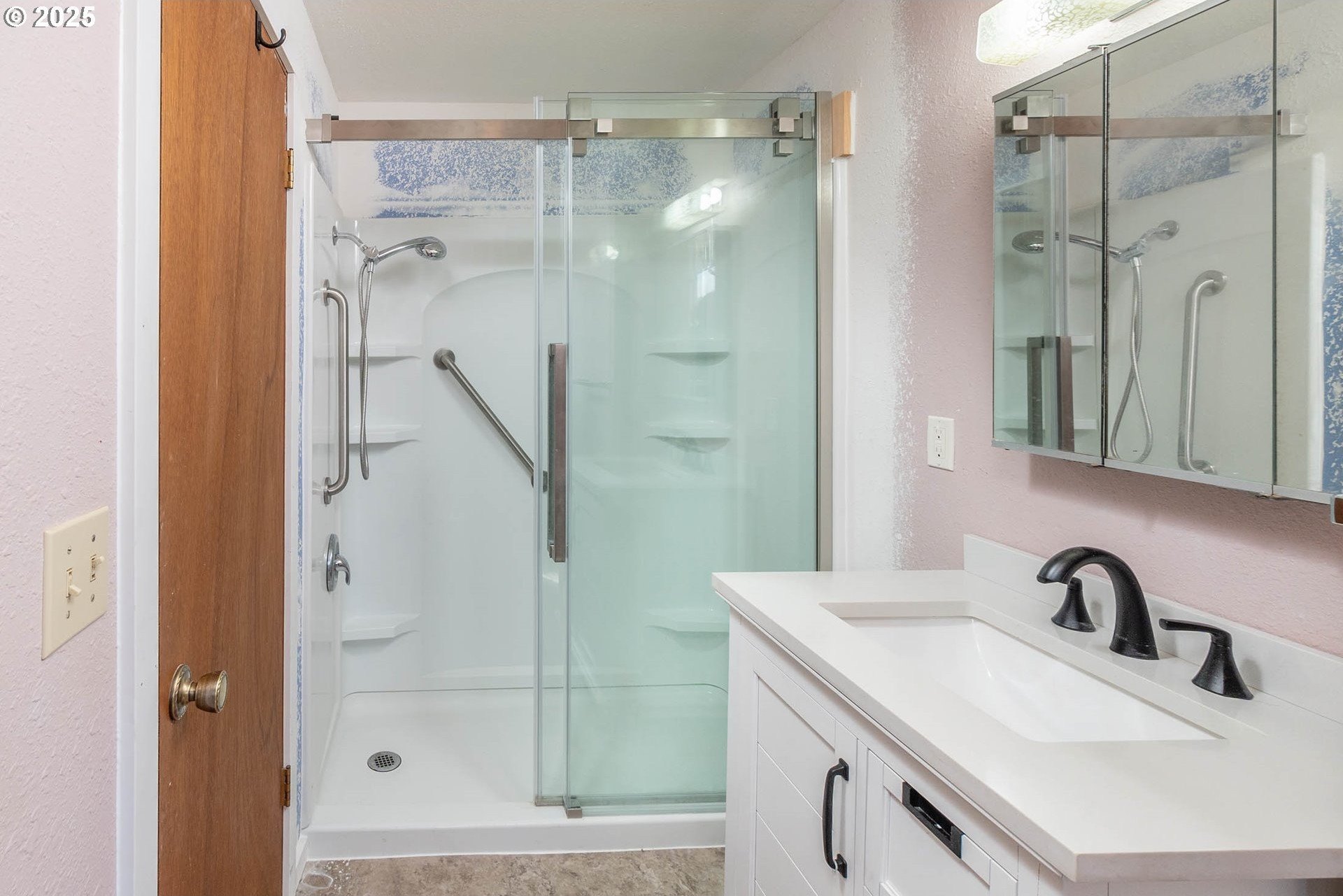 Myrtle Point, Oregon, 97458, United States, 3 Bedrooms Bedrooms, ,3 BathroomsBathrooms,Residential,For Sale,1975614