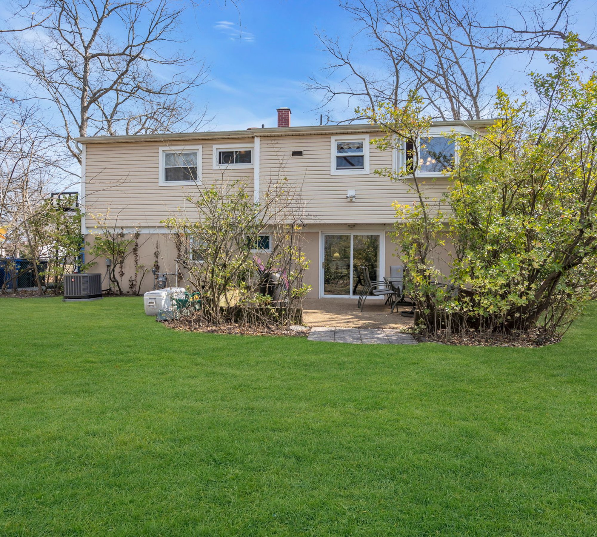  Sun-filled Home in Fairview Estates - 物件實景