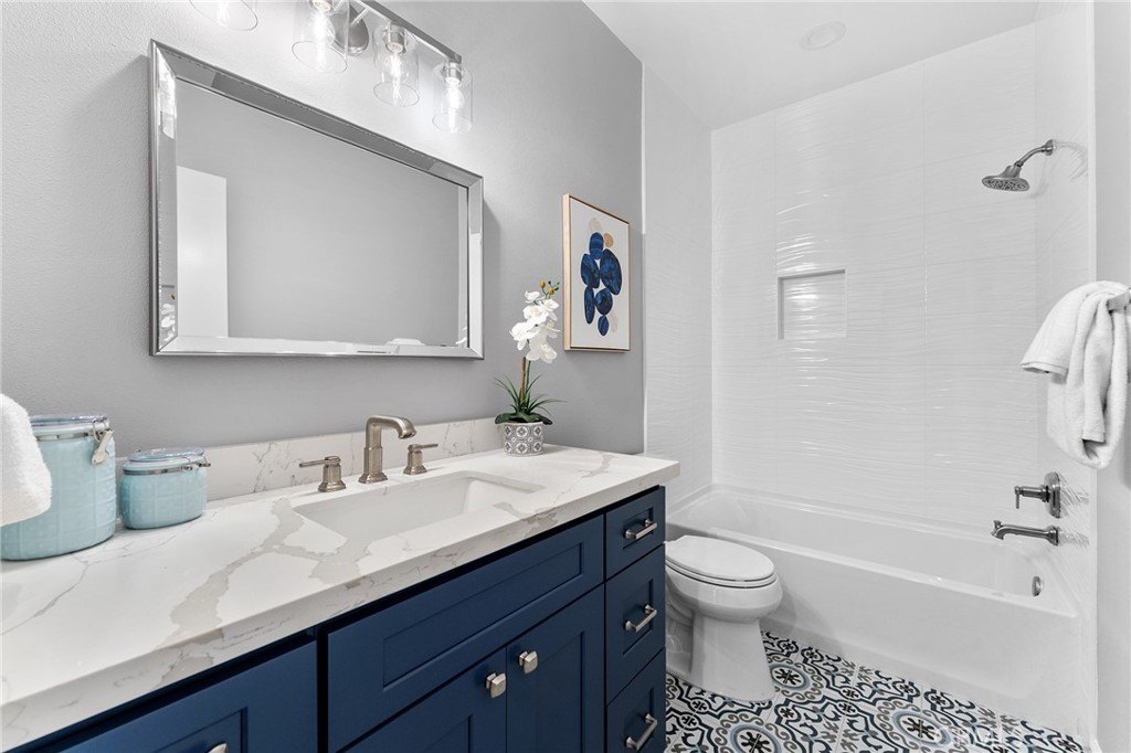 Ventura, California, 93001, United States, 2 Bedrooms Bedrooms, ,1 BathroomBathrooms,Residential,For Sale,1990388