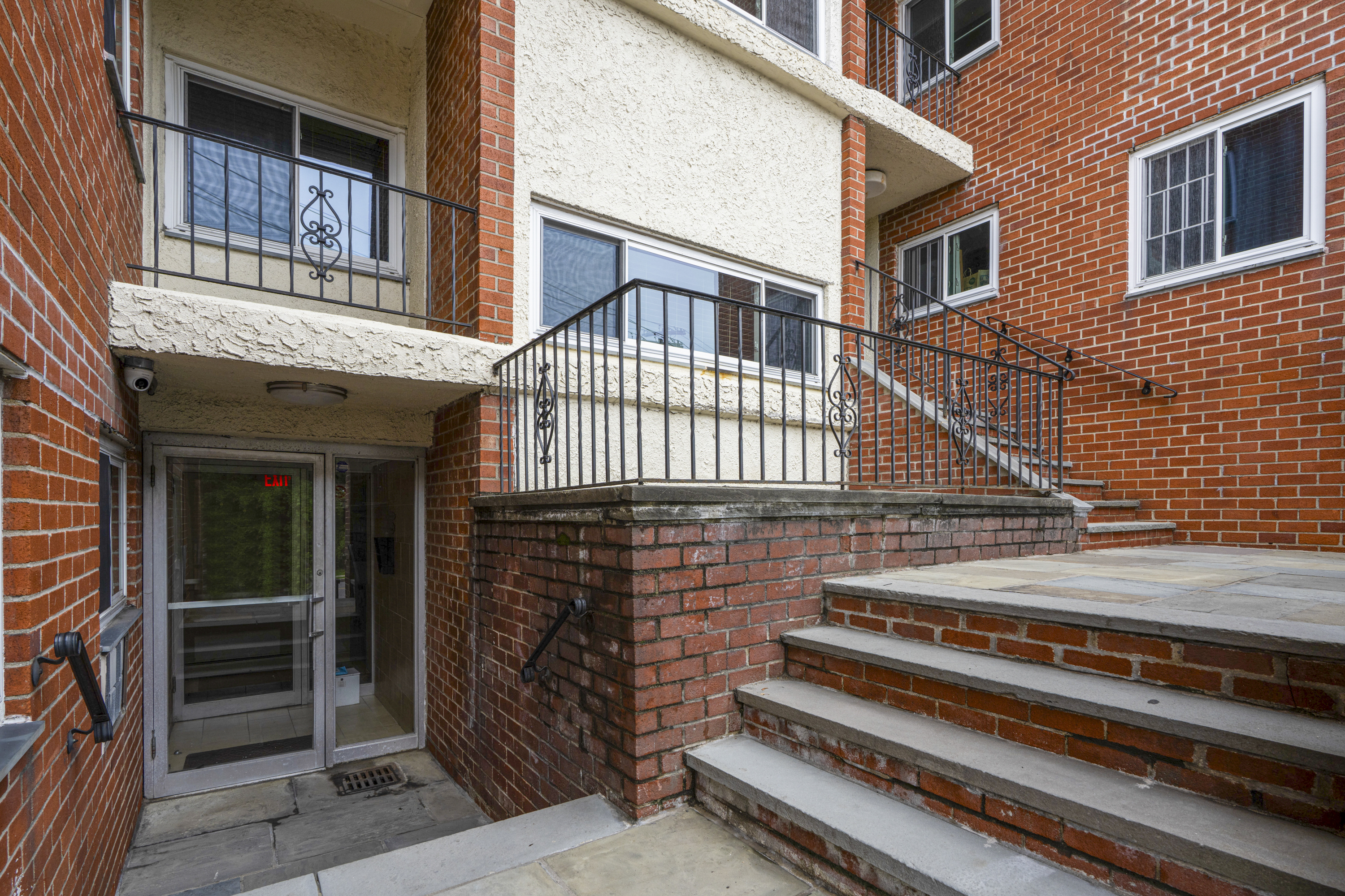  900 Midland Avenue - 物件實景