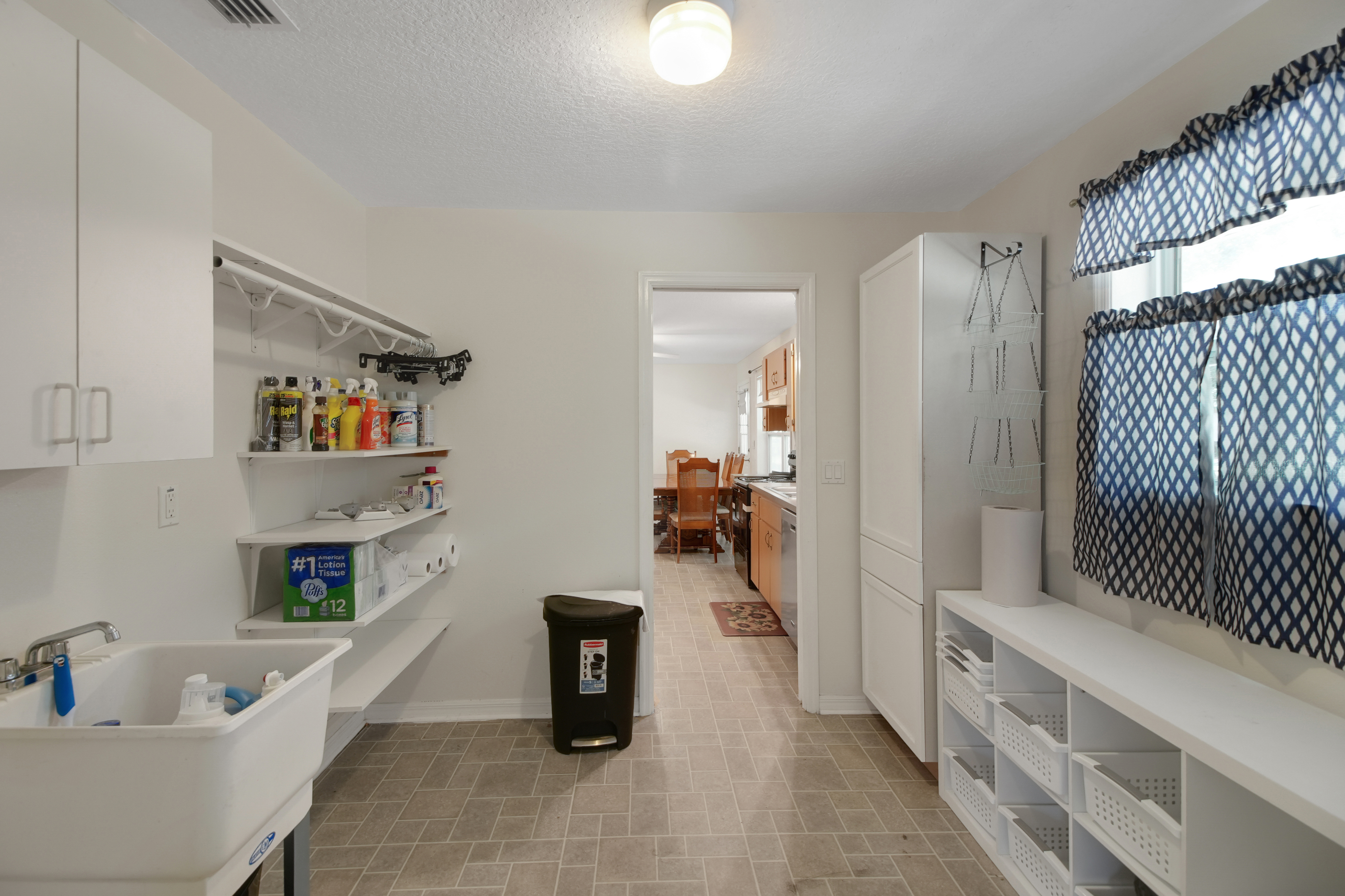 Lady Lake, Florida, 32159, United States, 6 Bedrooms Bedrooms, ,5 BathroomsBathrooms,Residential,For Sale,1921819