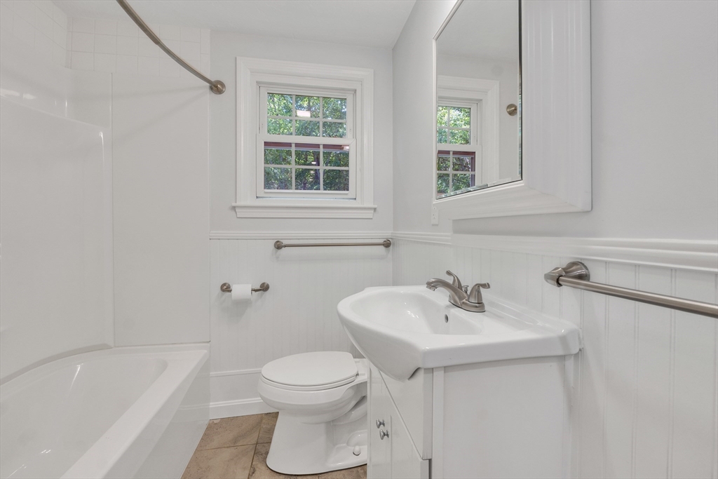 North Attleboro, Massachusetts, 02760, United States, 3 Bedrooms Bedrooms, ,Residential,For Sale,1872136