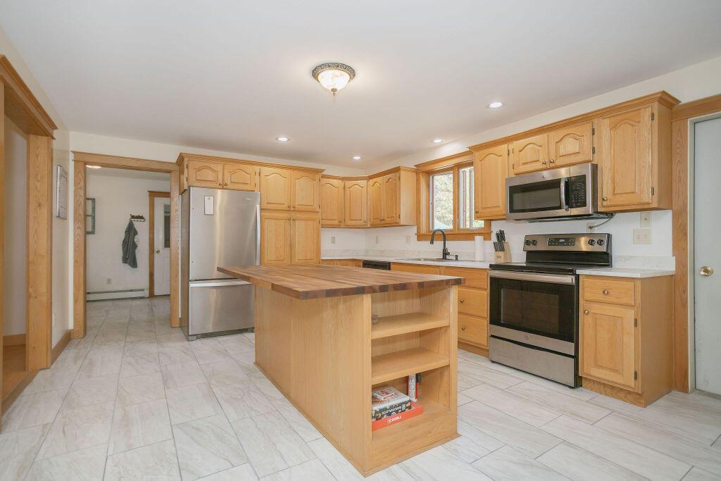 Jay, Maine, 04239, United States, 4 Bedrooms Bedrooms, ,3 BathroomsBathrooms,Residential,For Sale,1954491