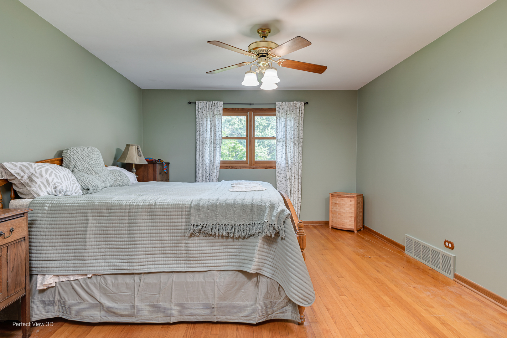 Libertyville, Illinois, 60048, United States, 3 Bedrooms Bedrooms, ,2 BathroomsBathrooms,Residential,For Sale,1899711